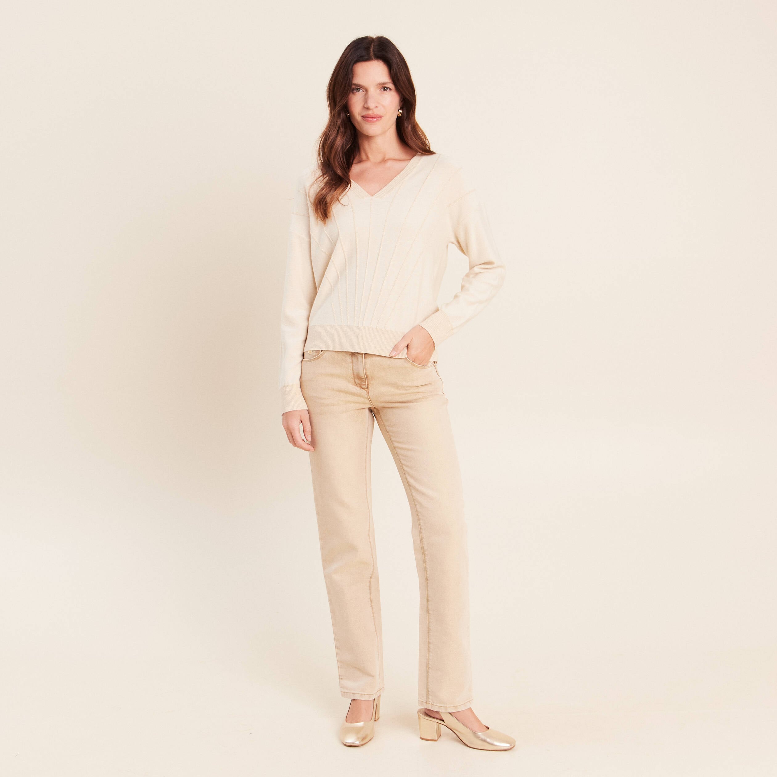 Pull ajust&eacute; col v manches longues couleur or femme