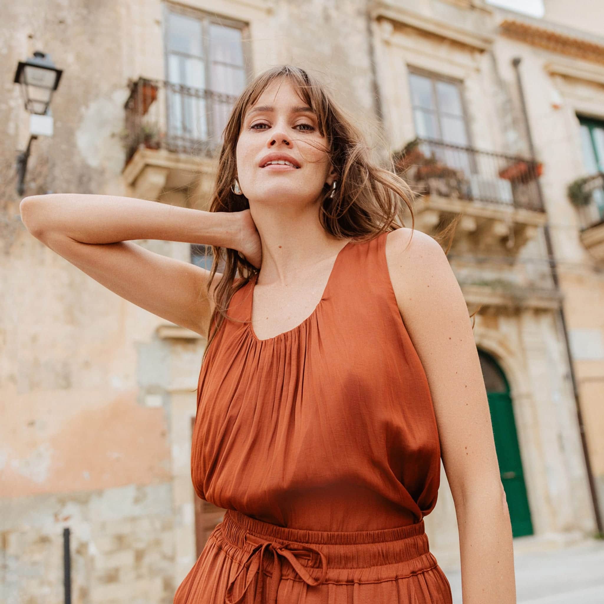 blouse sans manches marron fonce femme Blouse sans manches marron foncé femme