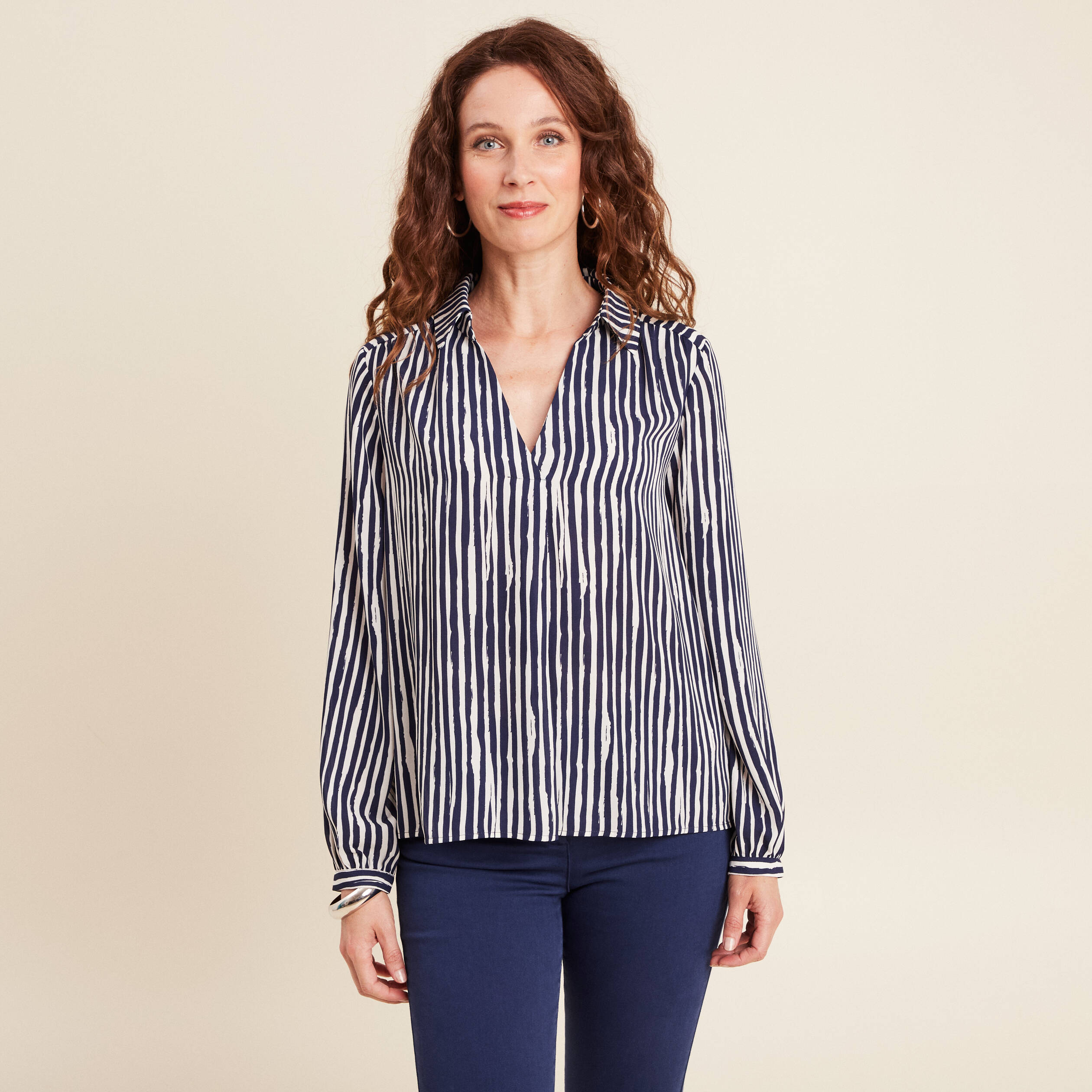 Chemisier long, col chemise et manches longues. Tissu ramie., bleu