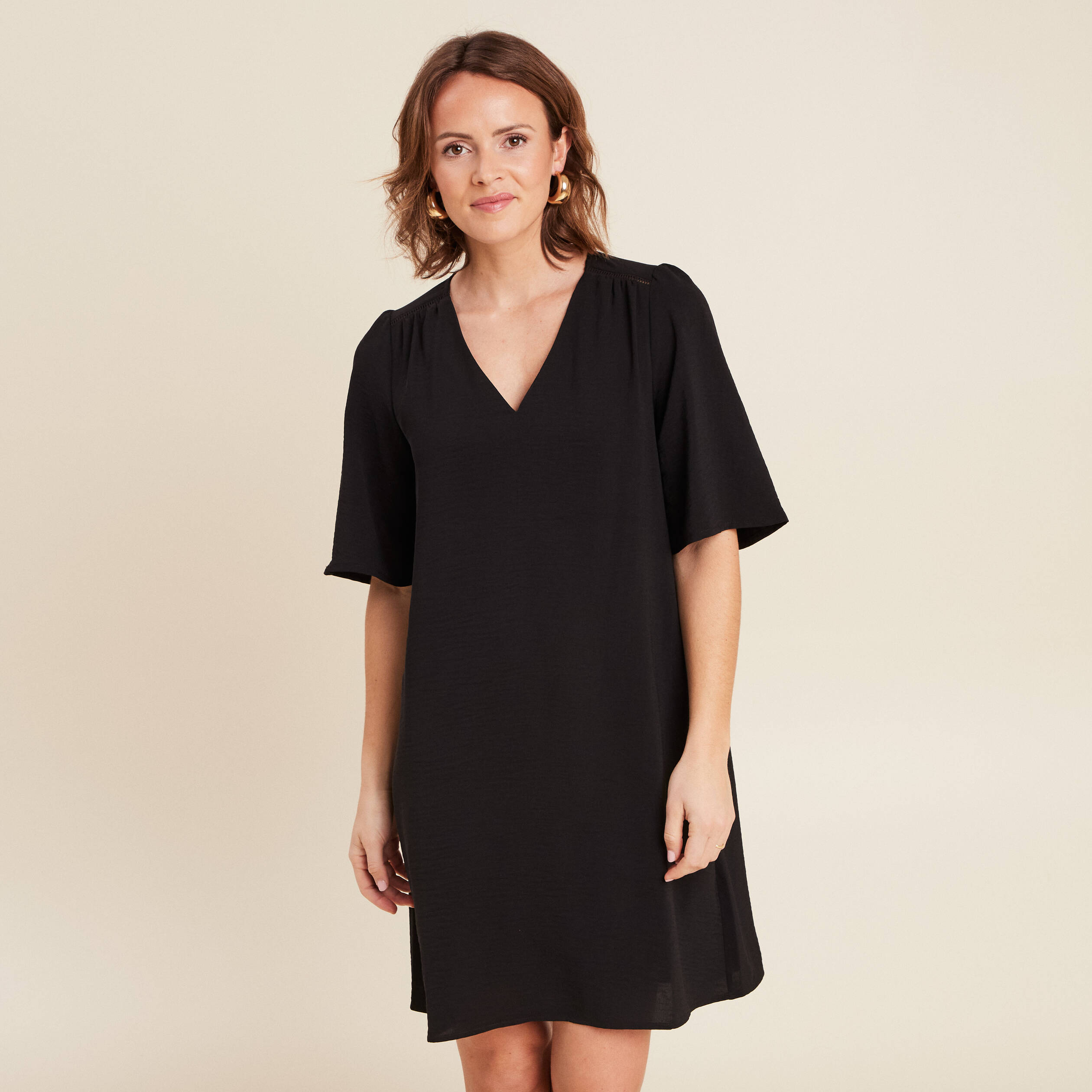 Robe évasée col en V noir femme