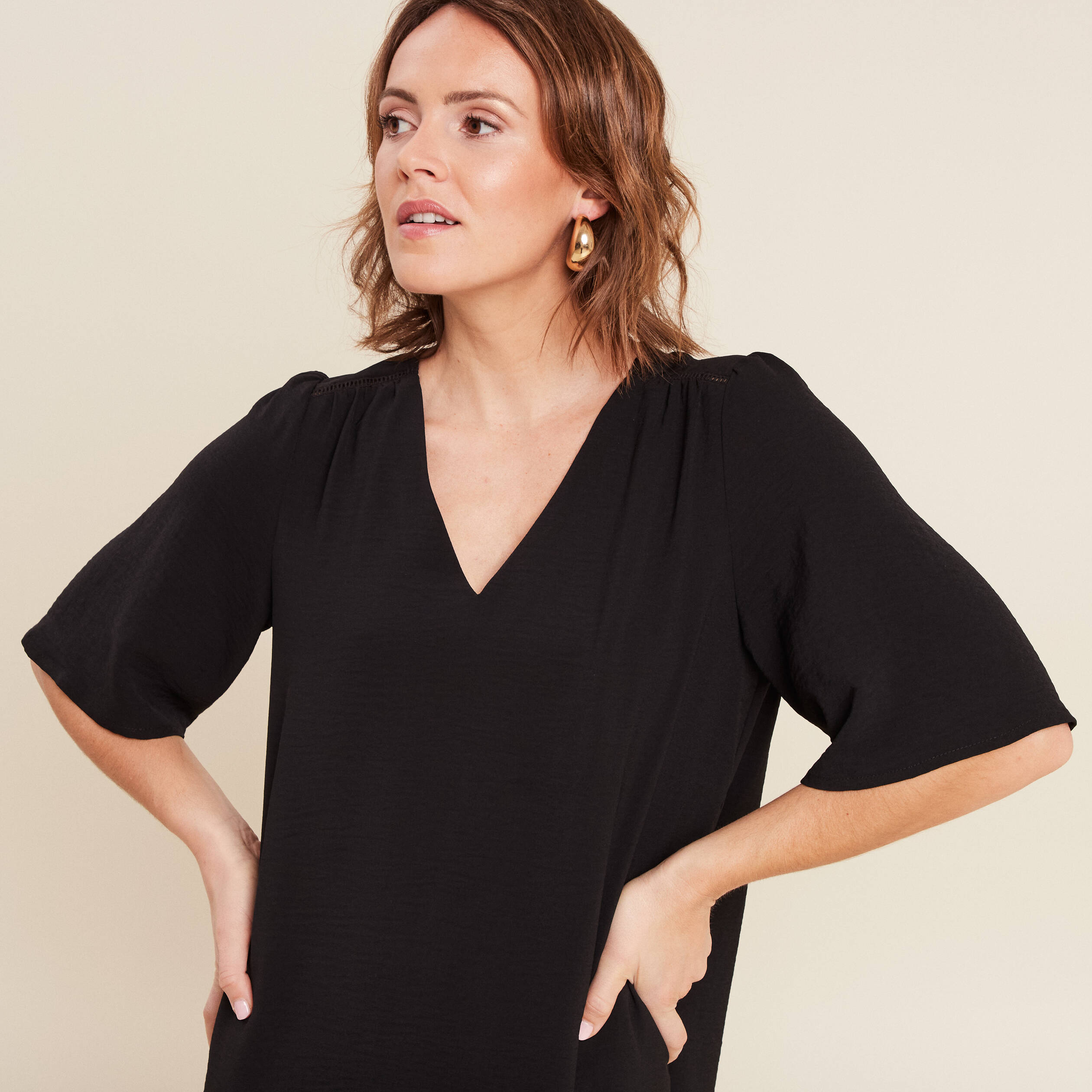 Robe évasée col en V noir femme