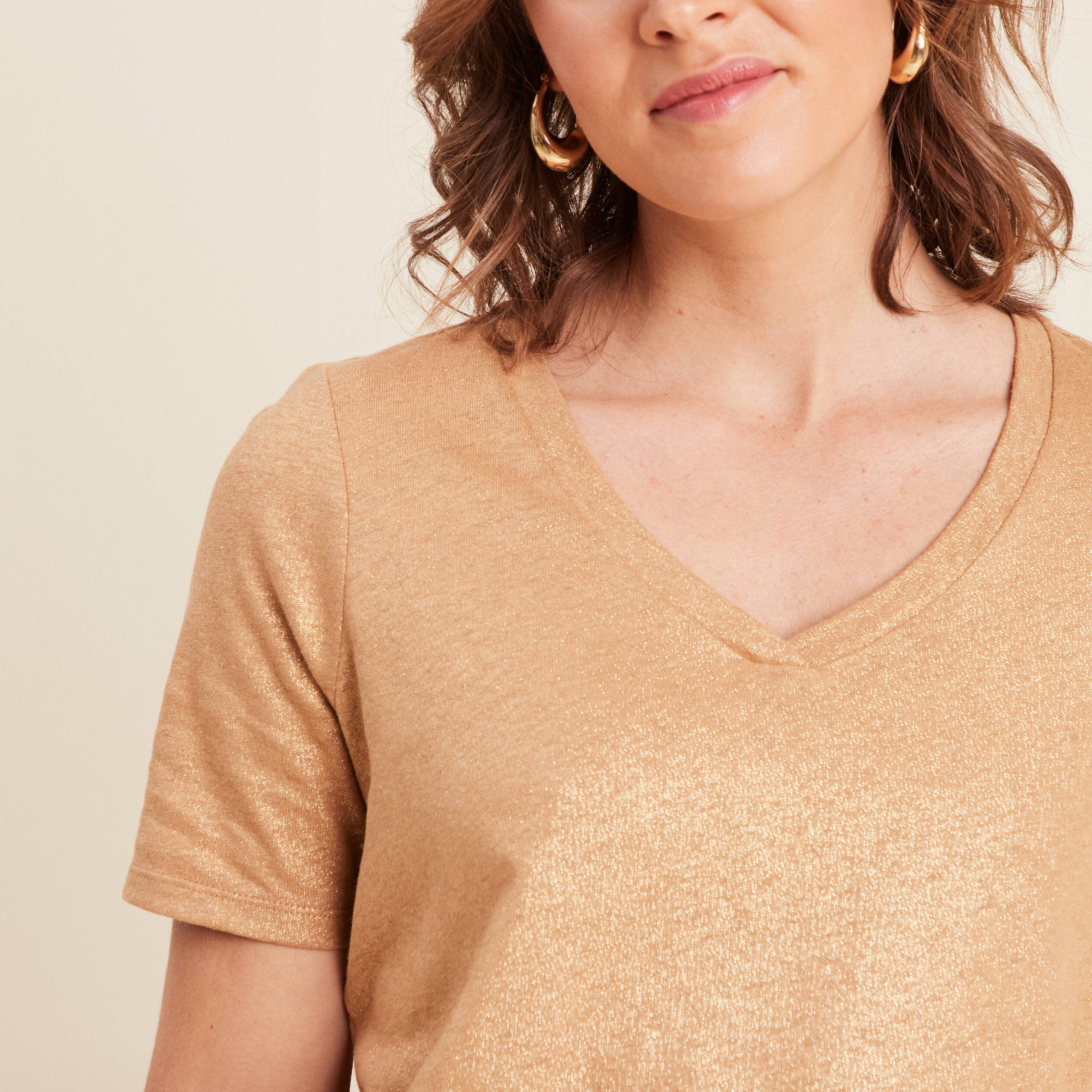 T-shirt col V manches courtes beige femme