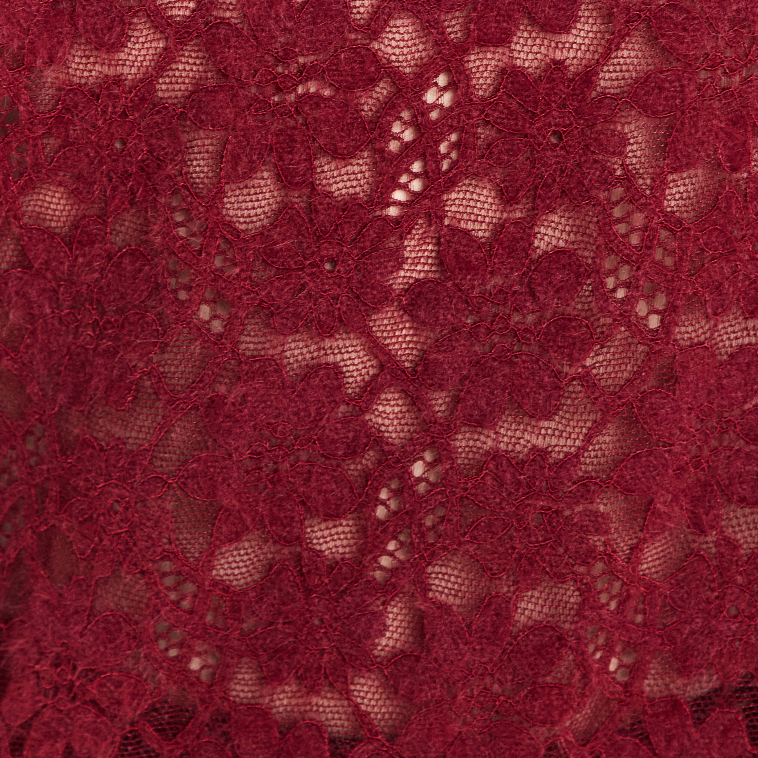 T-shirt cintr&eacute; col montant dentelle bordeaux femme