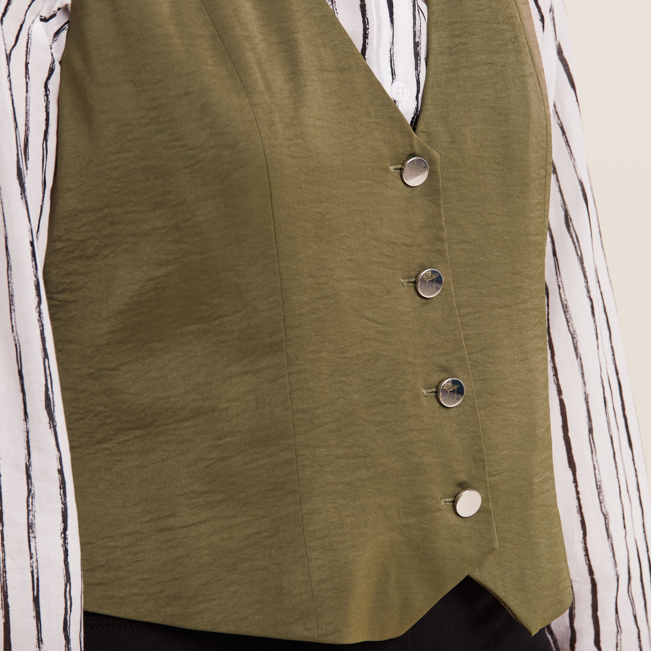 veston sans manches satin vert olive femme Veston sans manches satin vert olive femme