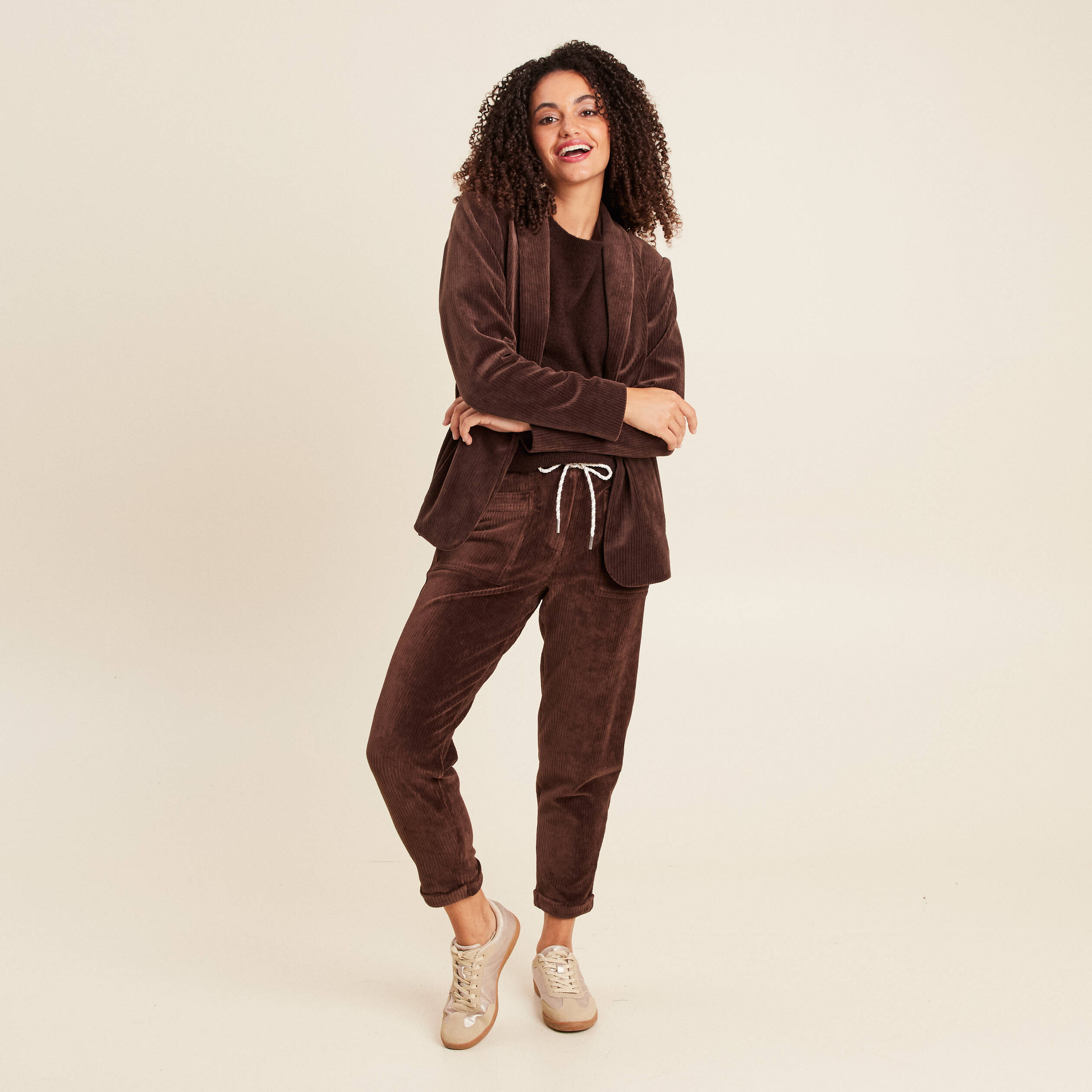Pantalon coupe mom en velours marron femme