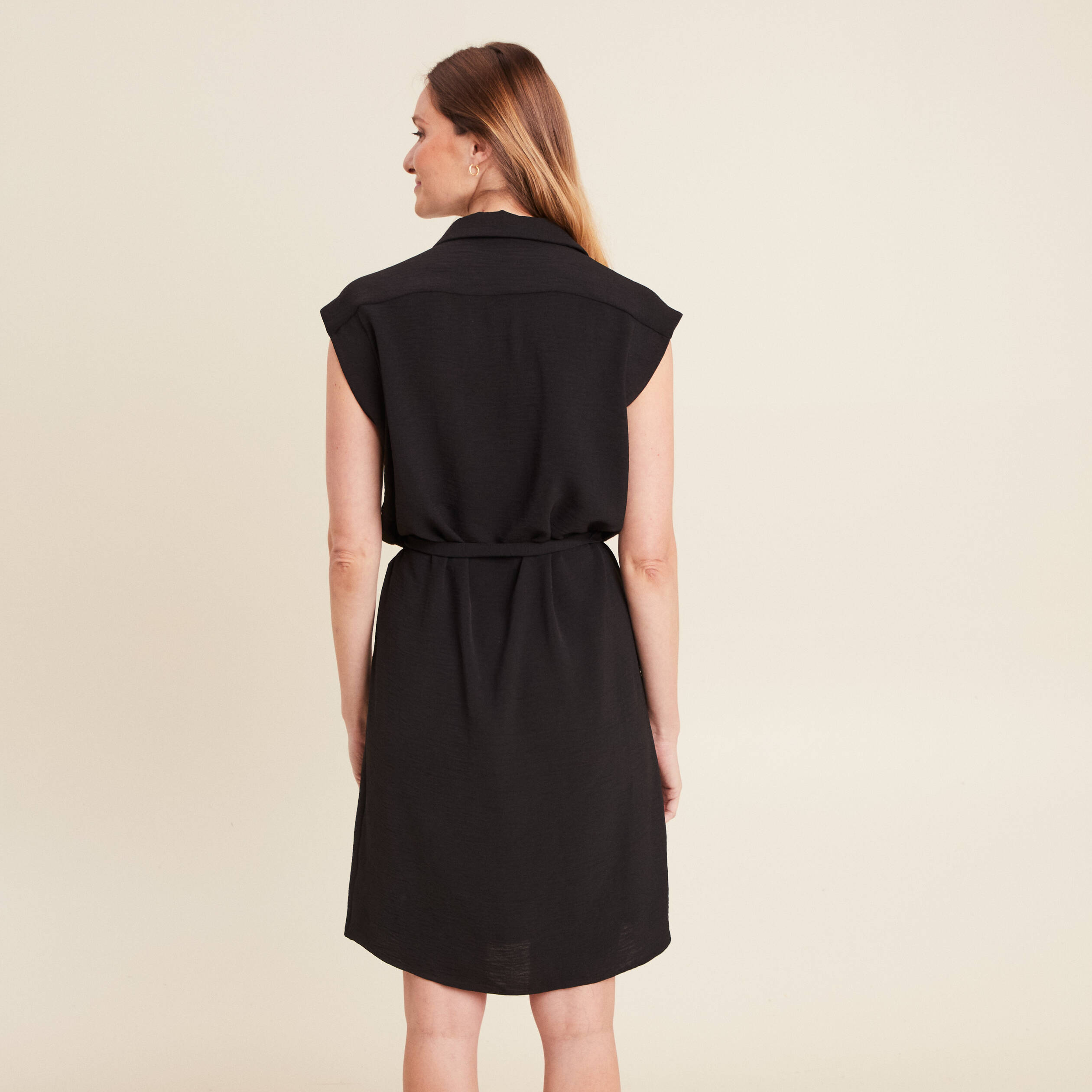 Robe droite courte manches courtes noir femme