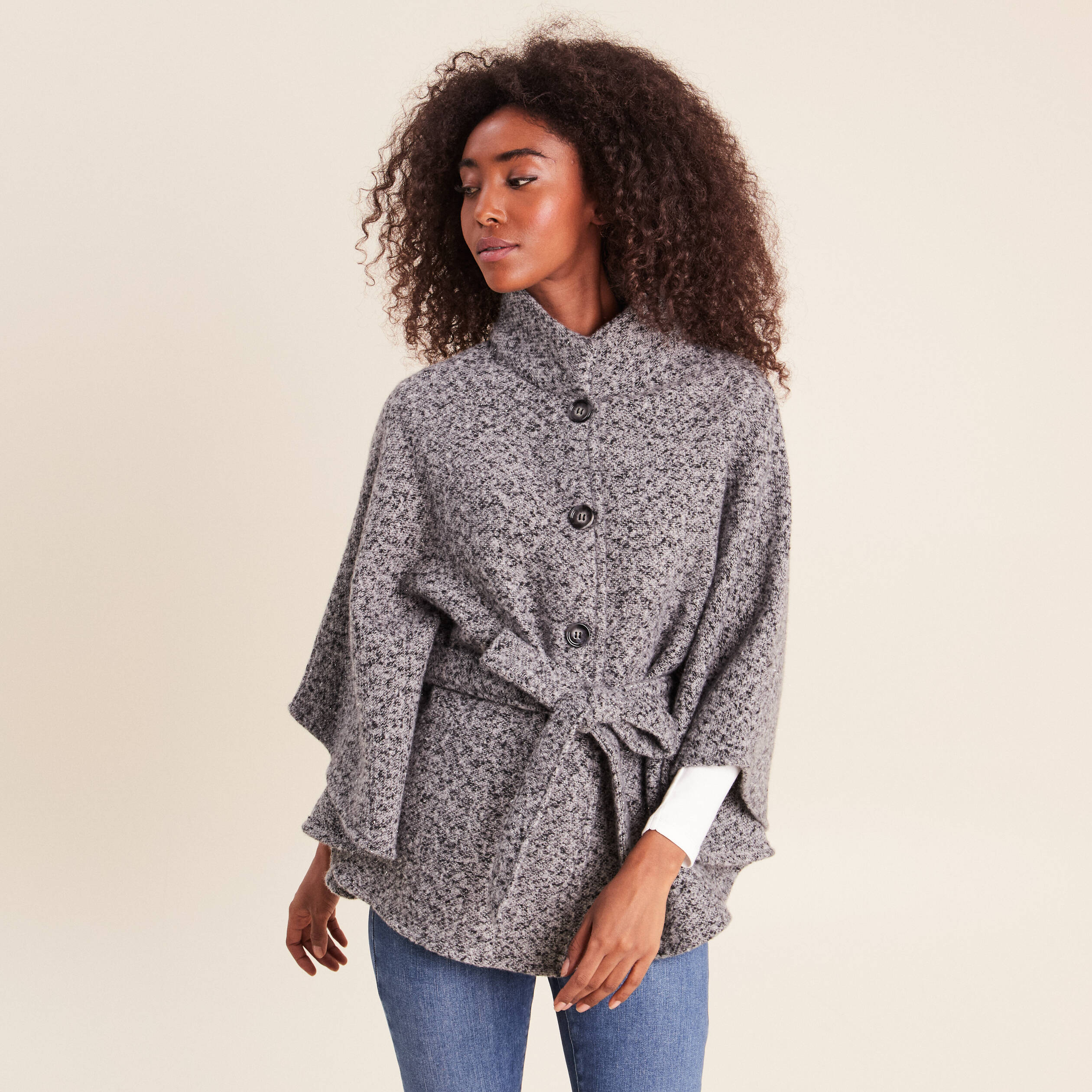 Poncho ceintur&eacute; gris clair femme