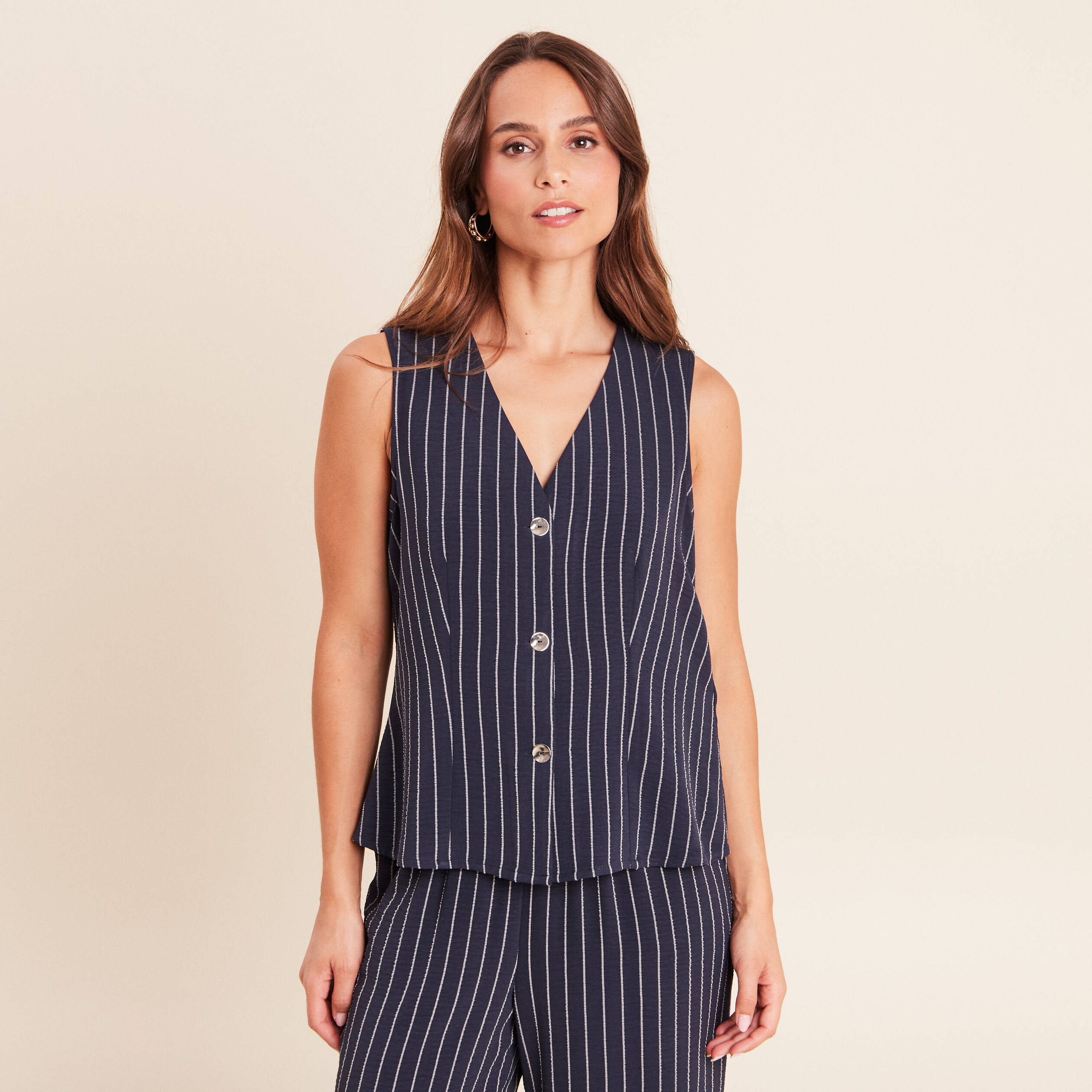 Gilet droit court sans manches col V bleu fonc&eacute; femme