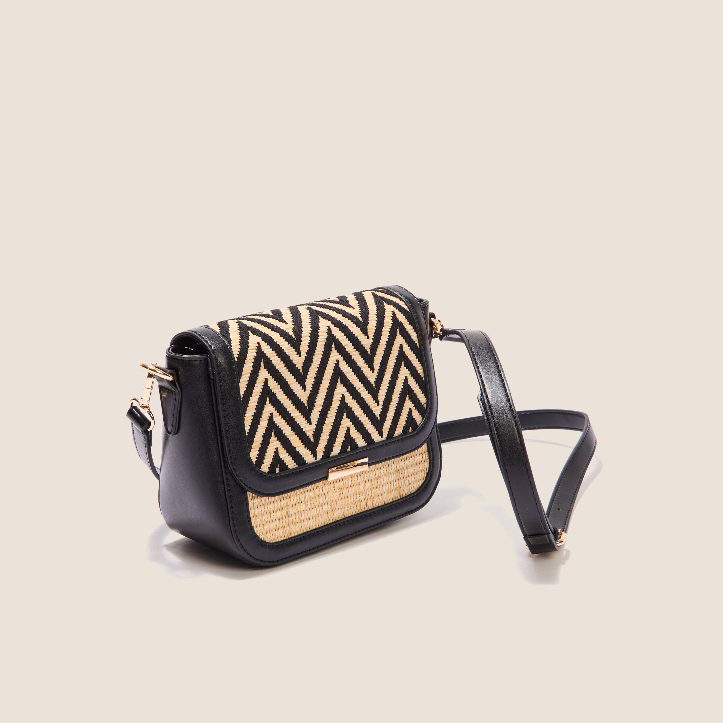 sac rectangulaire a rabat noir femme Sac rectangulaire à rabat noir femme