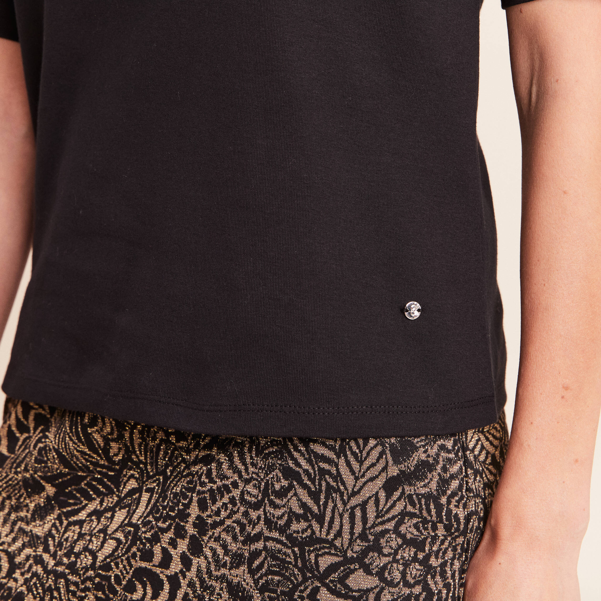 T-shirt ajust&eacute; col rond manches coudes noir femme