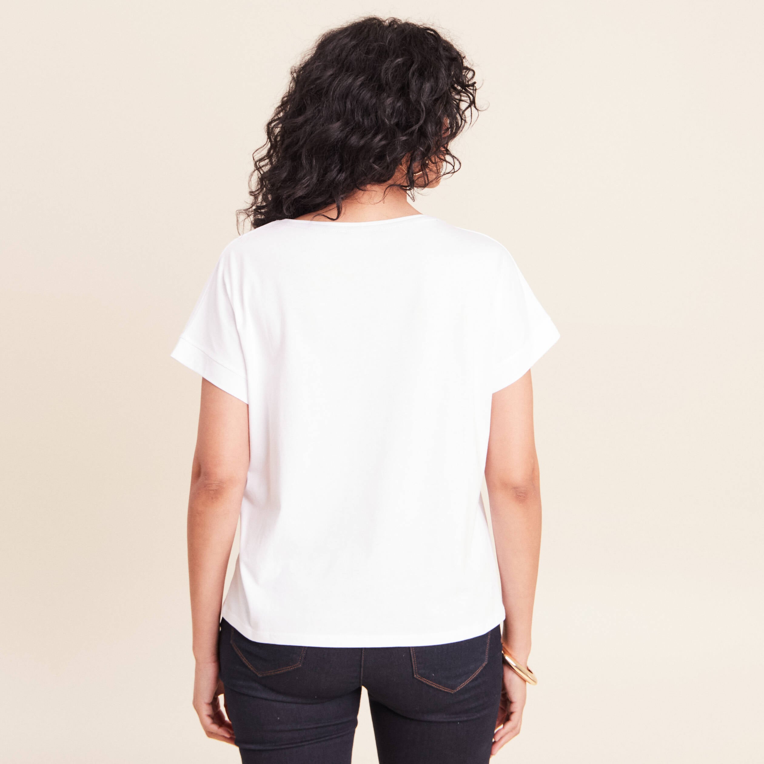 T-shirt col rond manches courtes brod&eacute; blanc femme