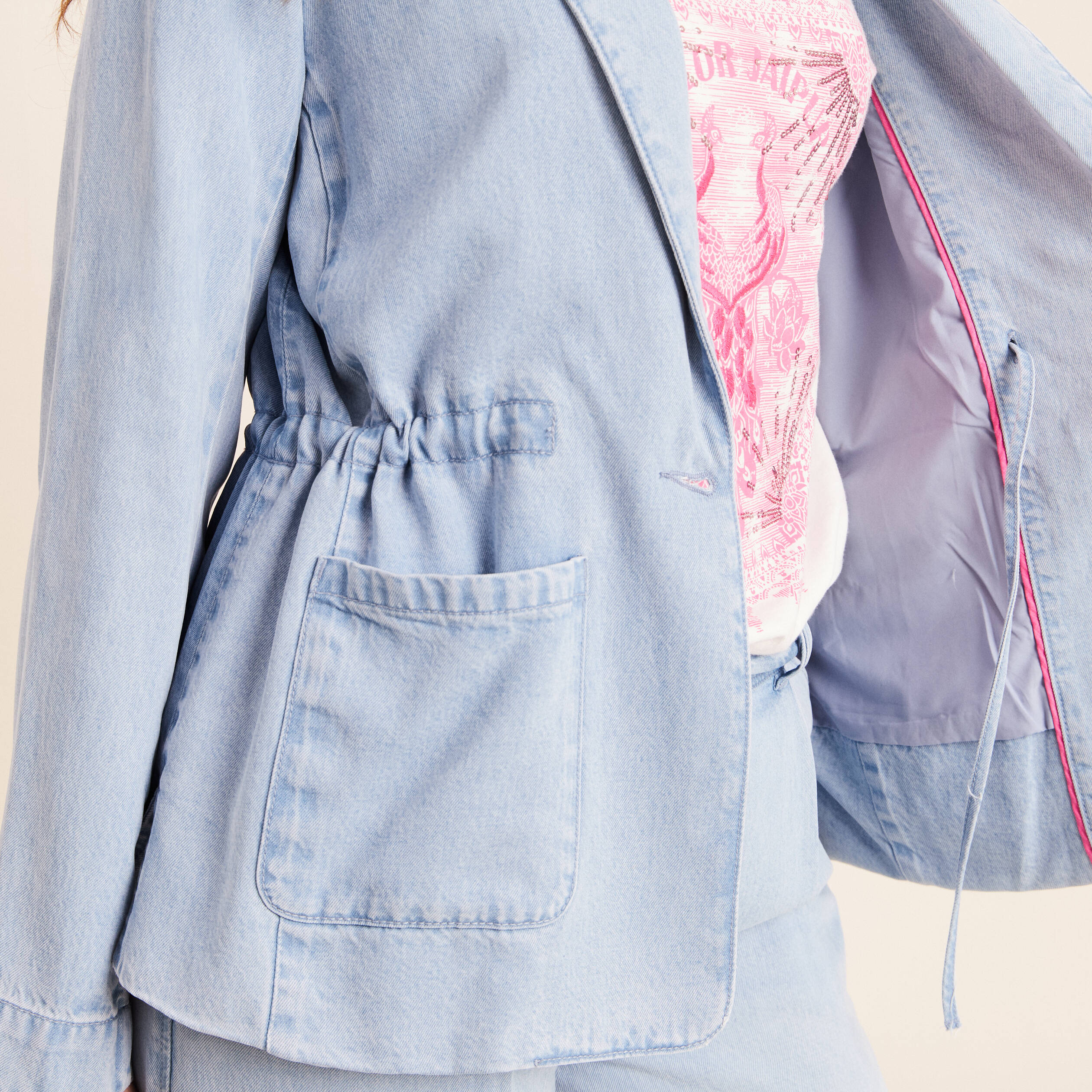 Veste longue cintr&eacute;e en jean doubl&eacute;e denim bleach femme