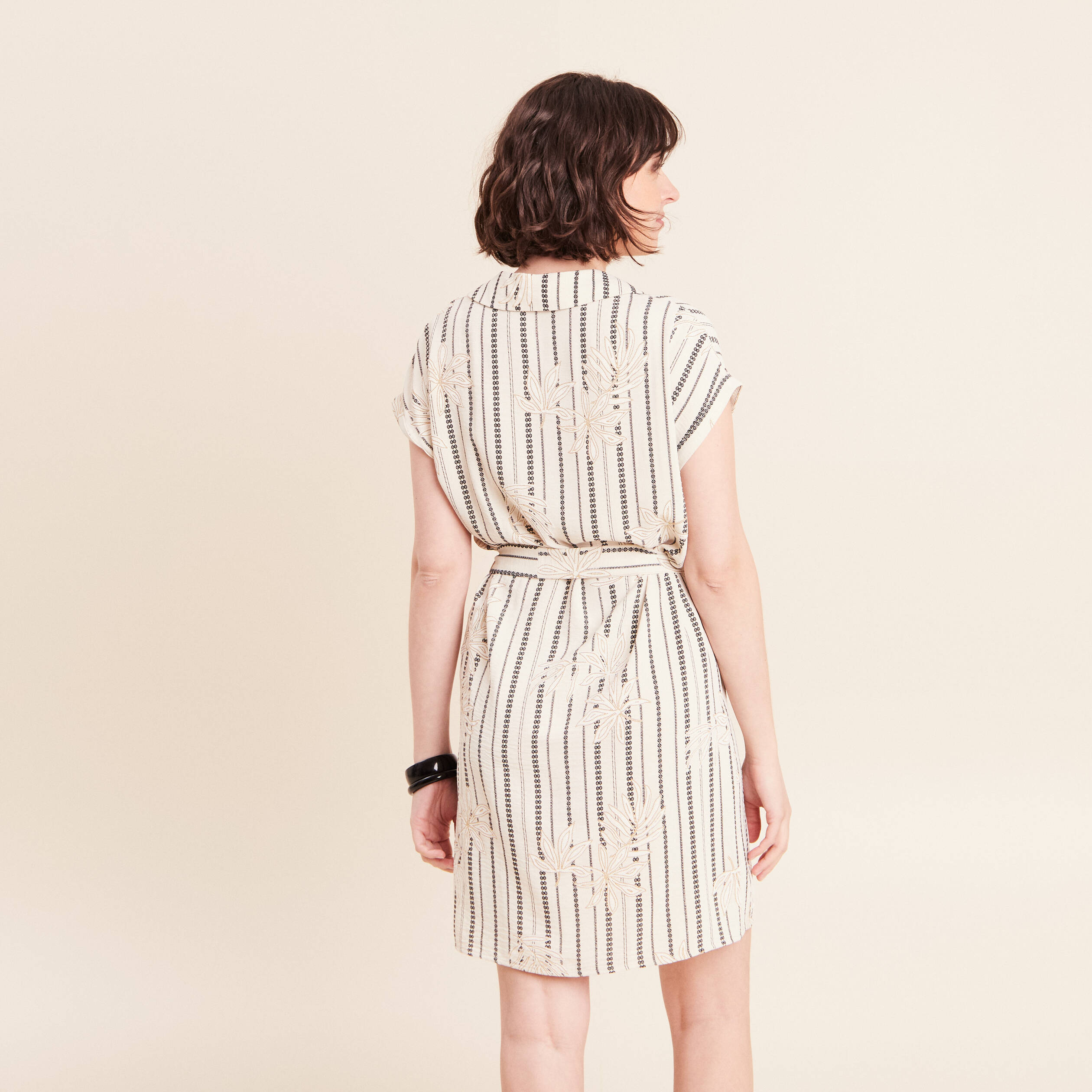 Robe droite courte manches tr&egrave;s courtes noir femme