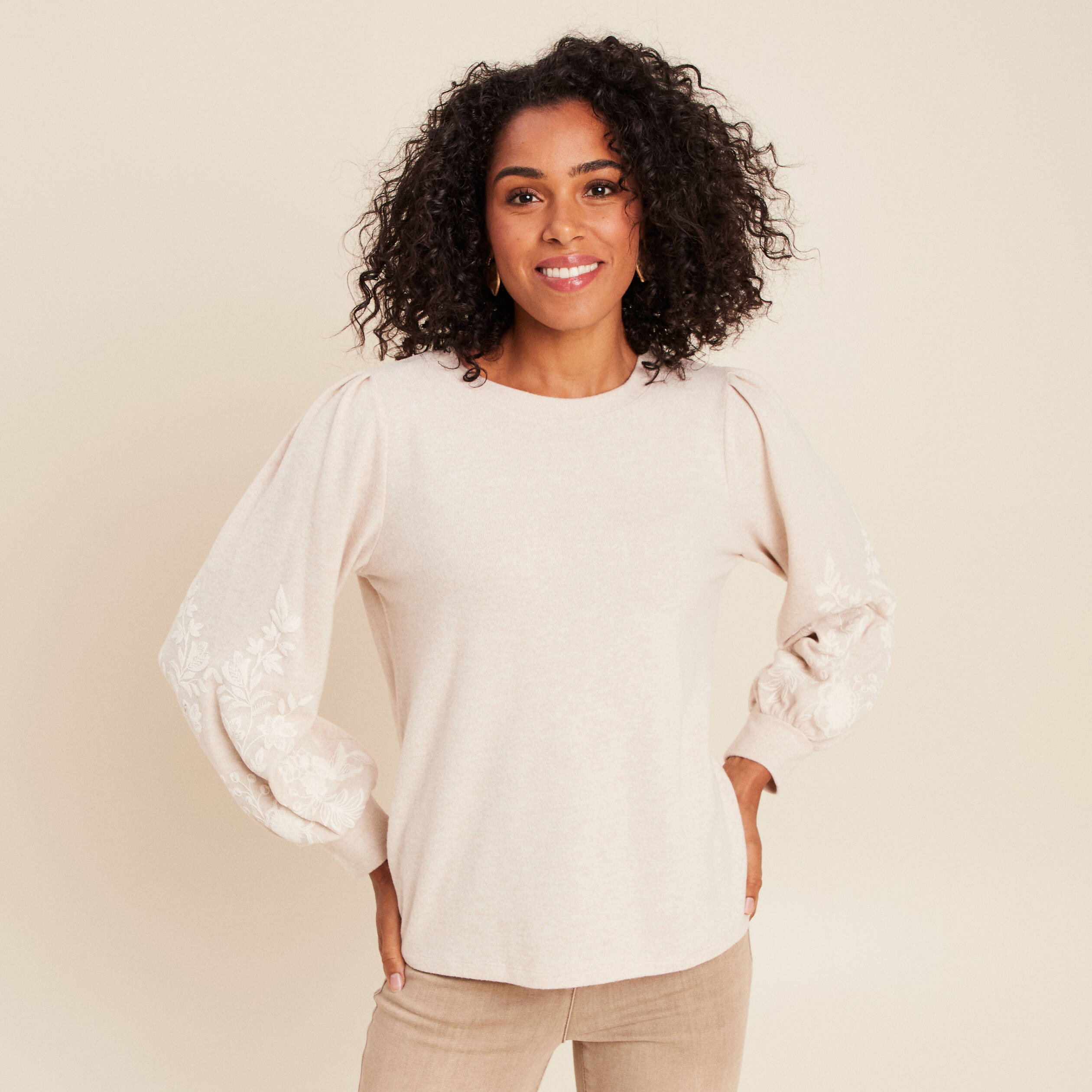 Pull duveteux col rond manches longues creme femme Bréal
