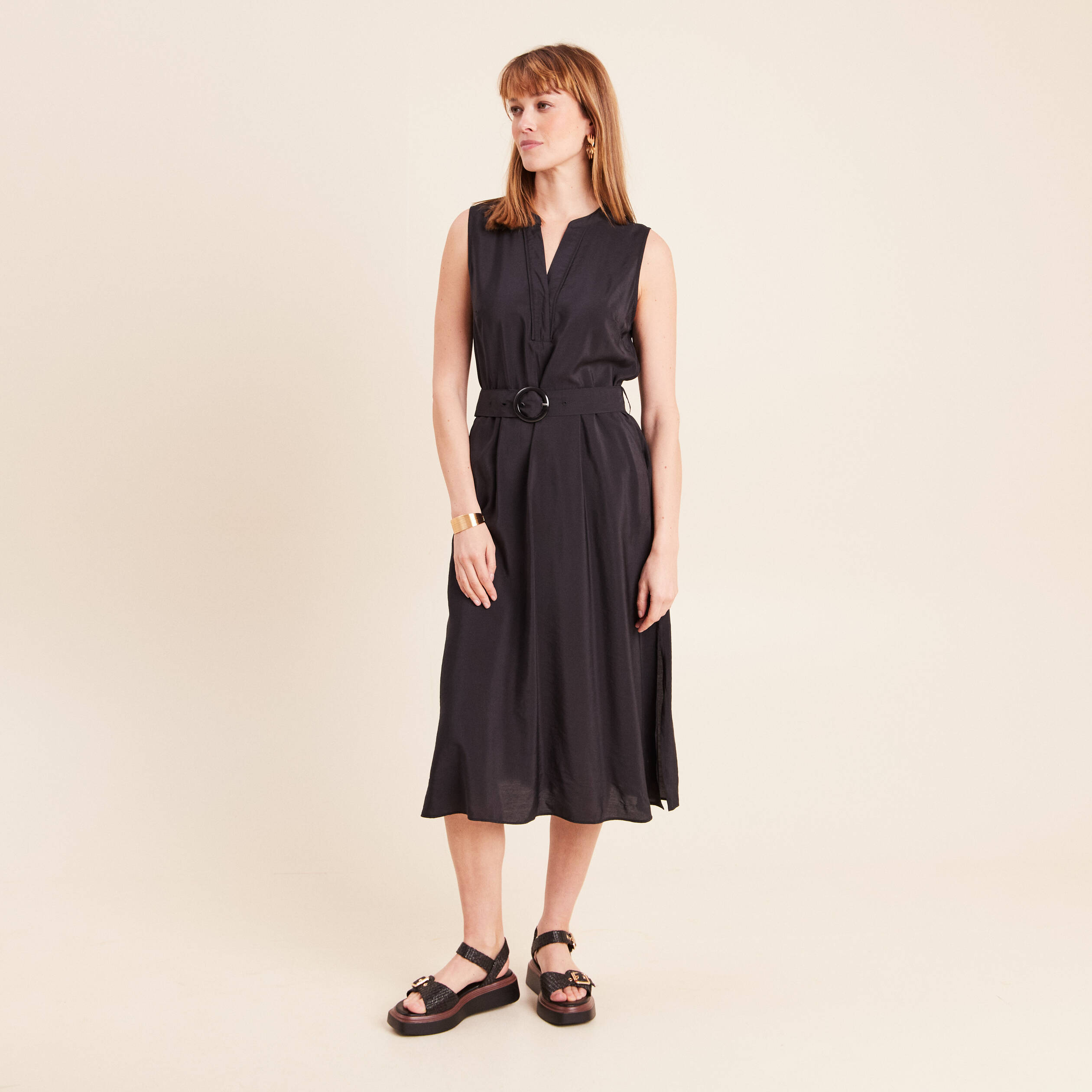 Robe &eacute;vas&eacute;e 3/4 sans manches ceinture noir femme