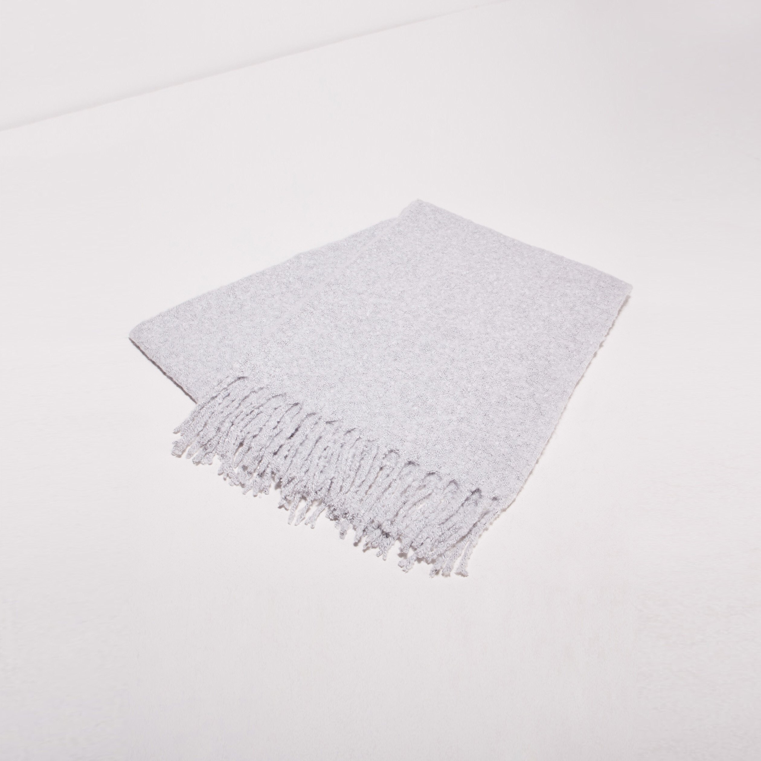 echarpe a franges gris clair femme Écharpe à franges gris clair femme