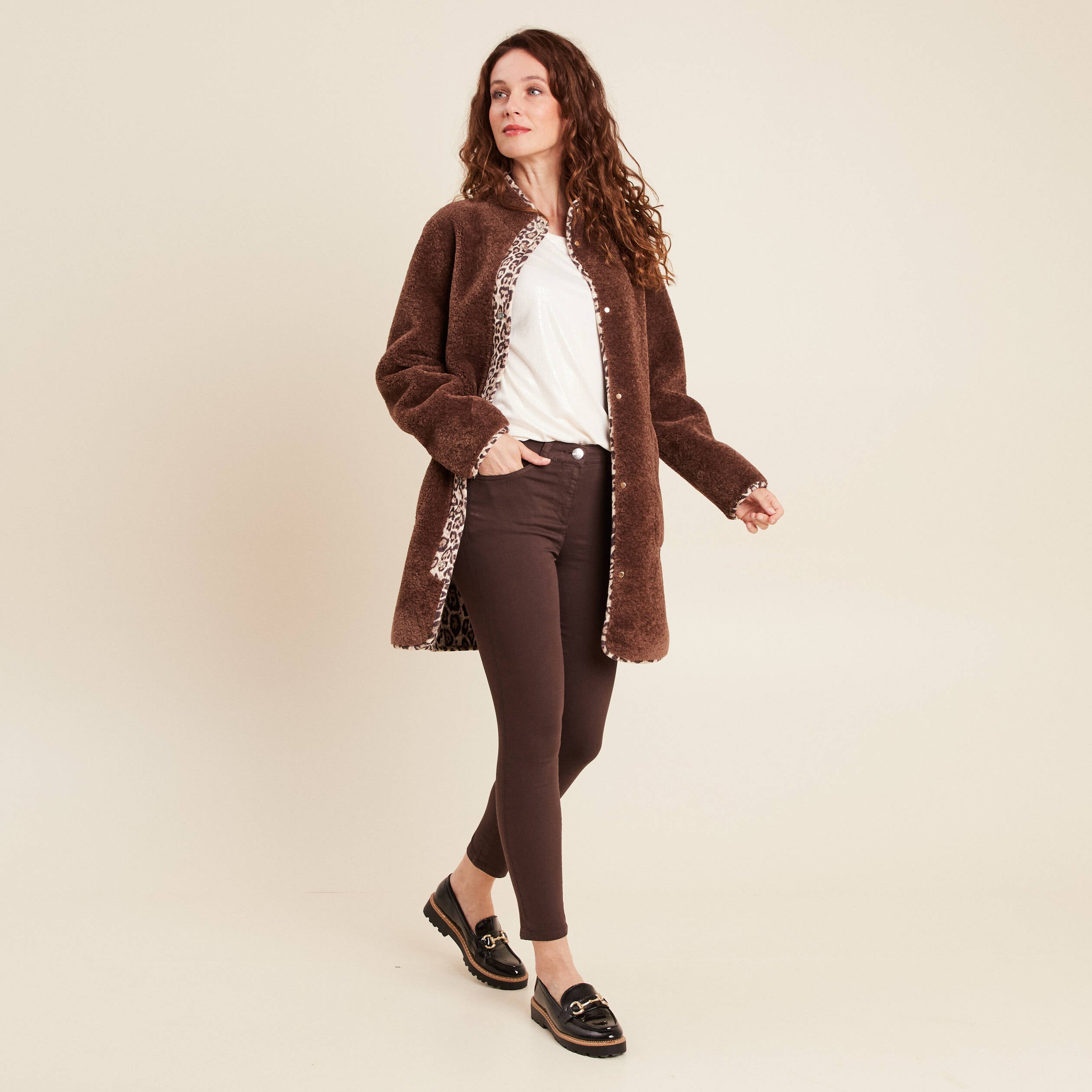 Pantalon magique Le L&eacute;ger coupe ajust&eacute;e marron fonc&eacute; femme