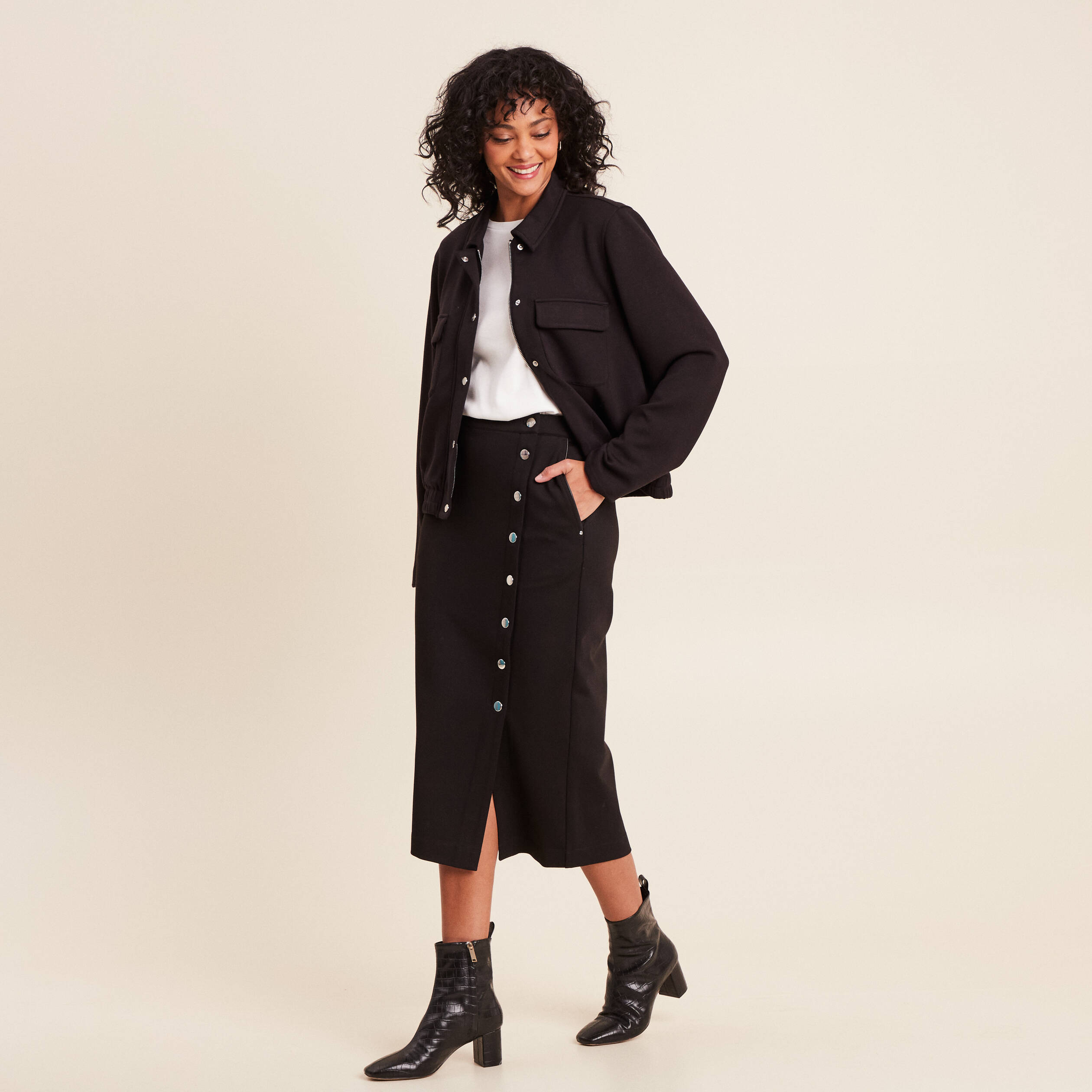 Veste bas resserr&eacute; manches longues noir femme