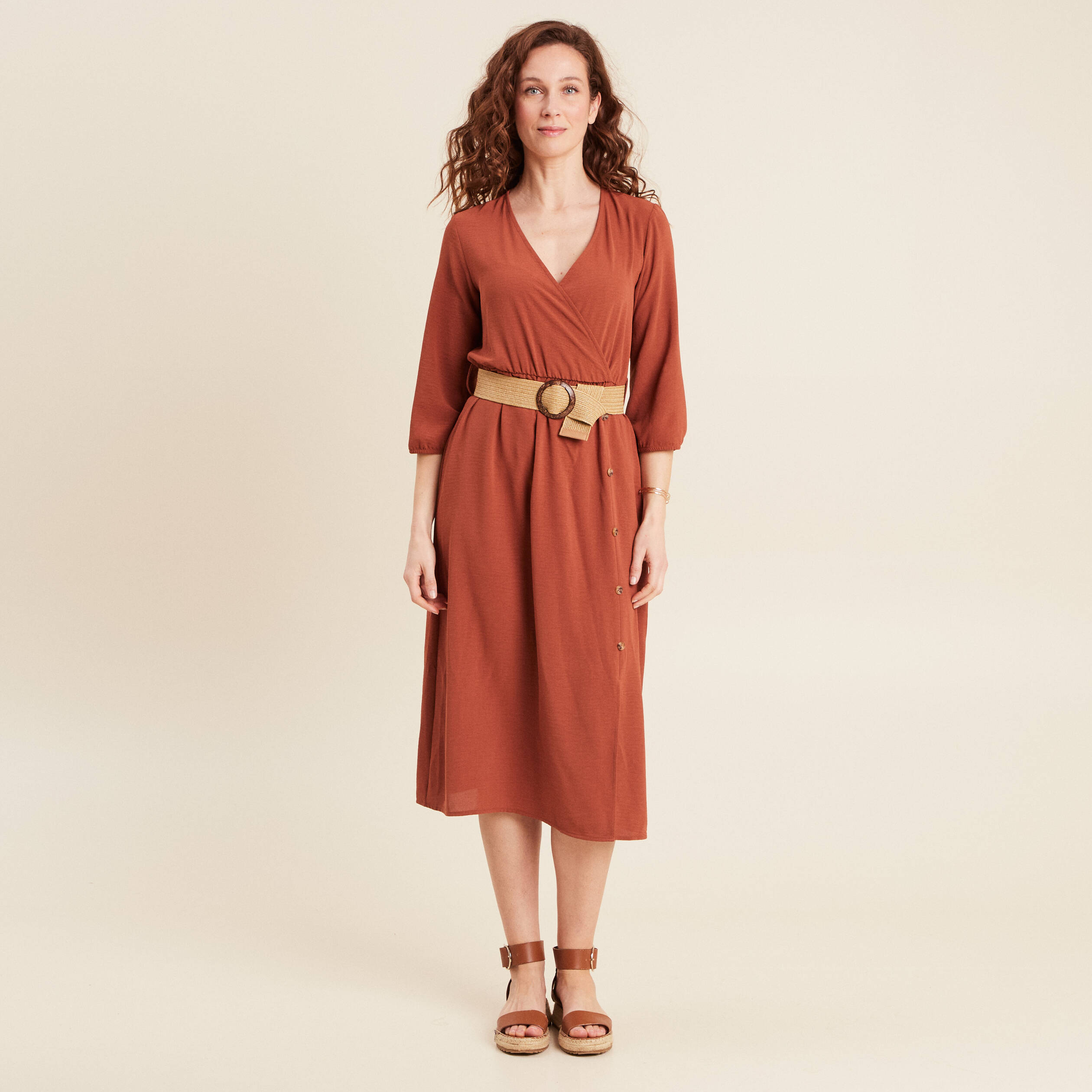 Robe droite ceinturée marron foncé femme