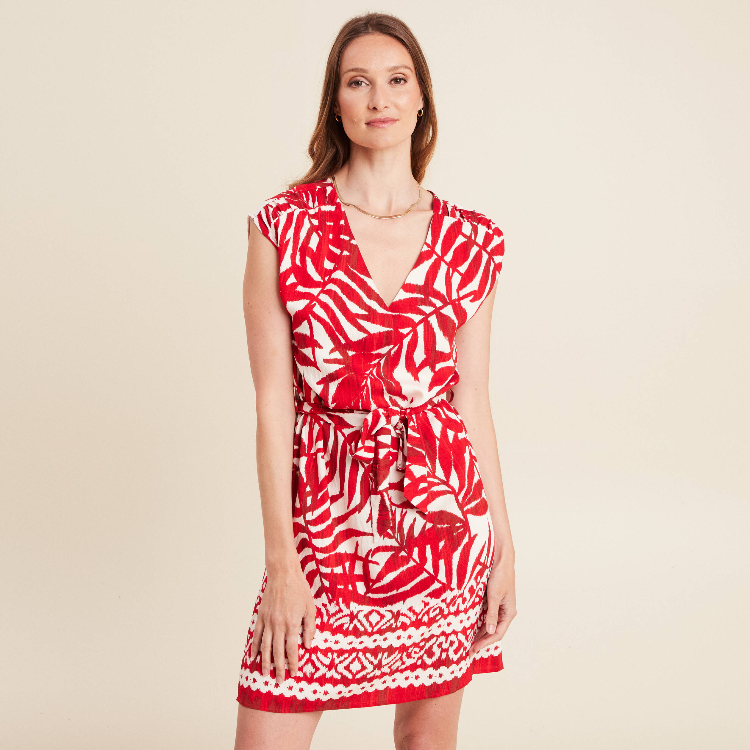Robe droite courte col V manches courtes ecru femme