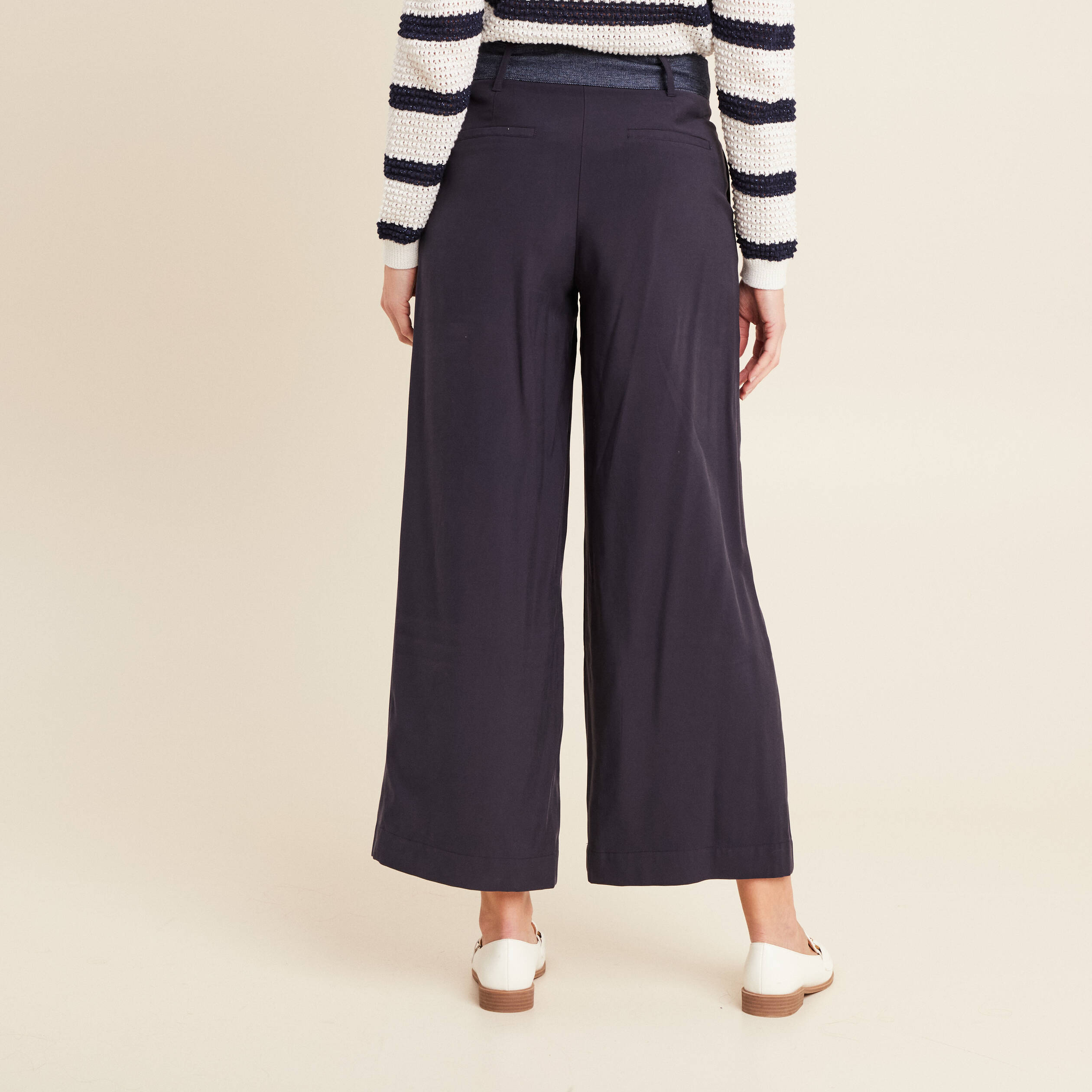 Pantalon large ceinturé bleu foncé femme