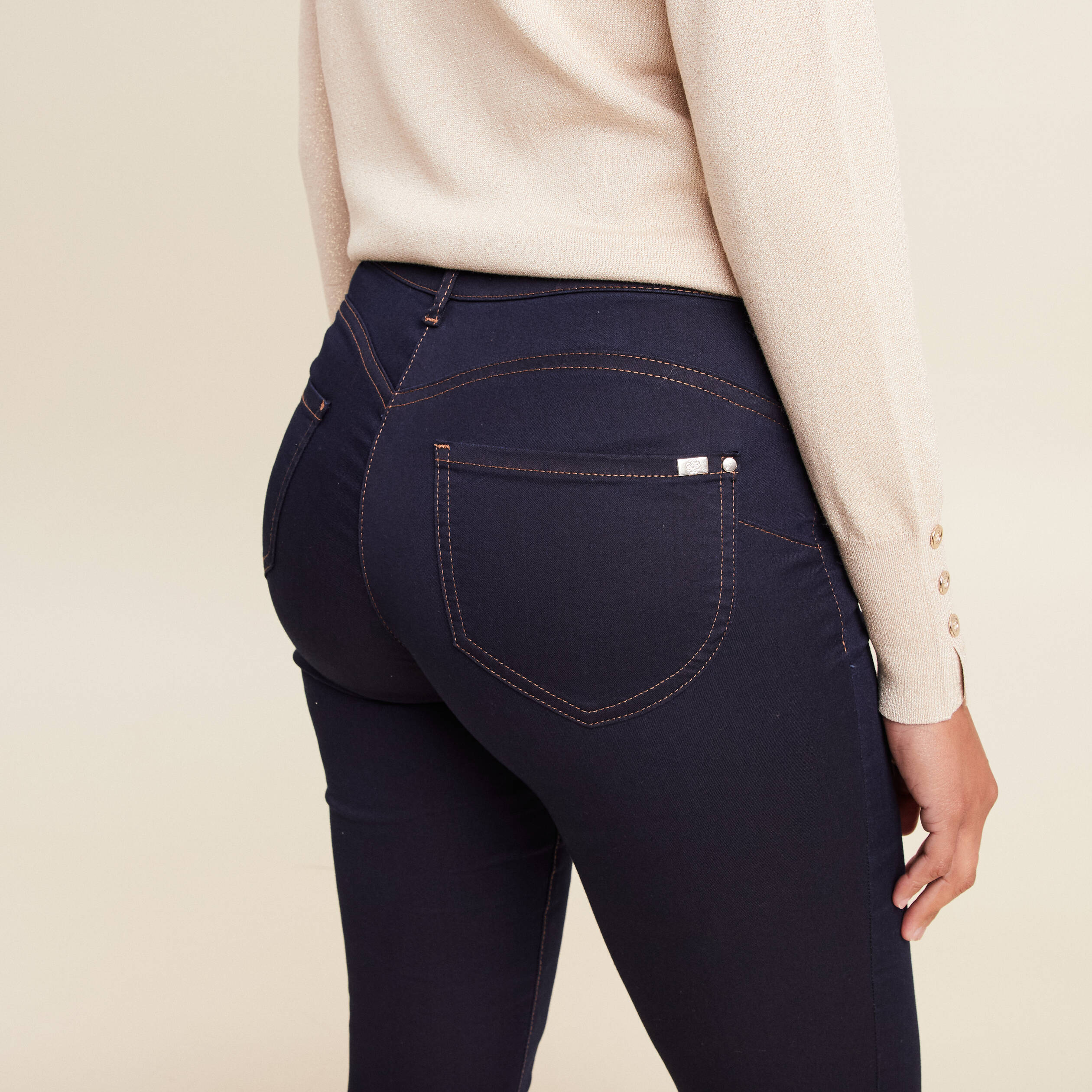 Jean magique Le L&eacute;ger coupe ajust&eacute;e denim brut femme