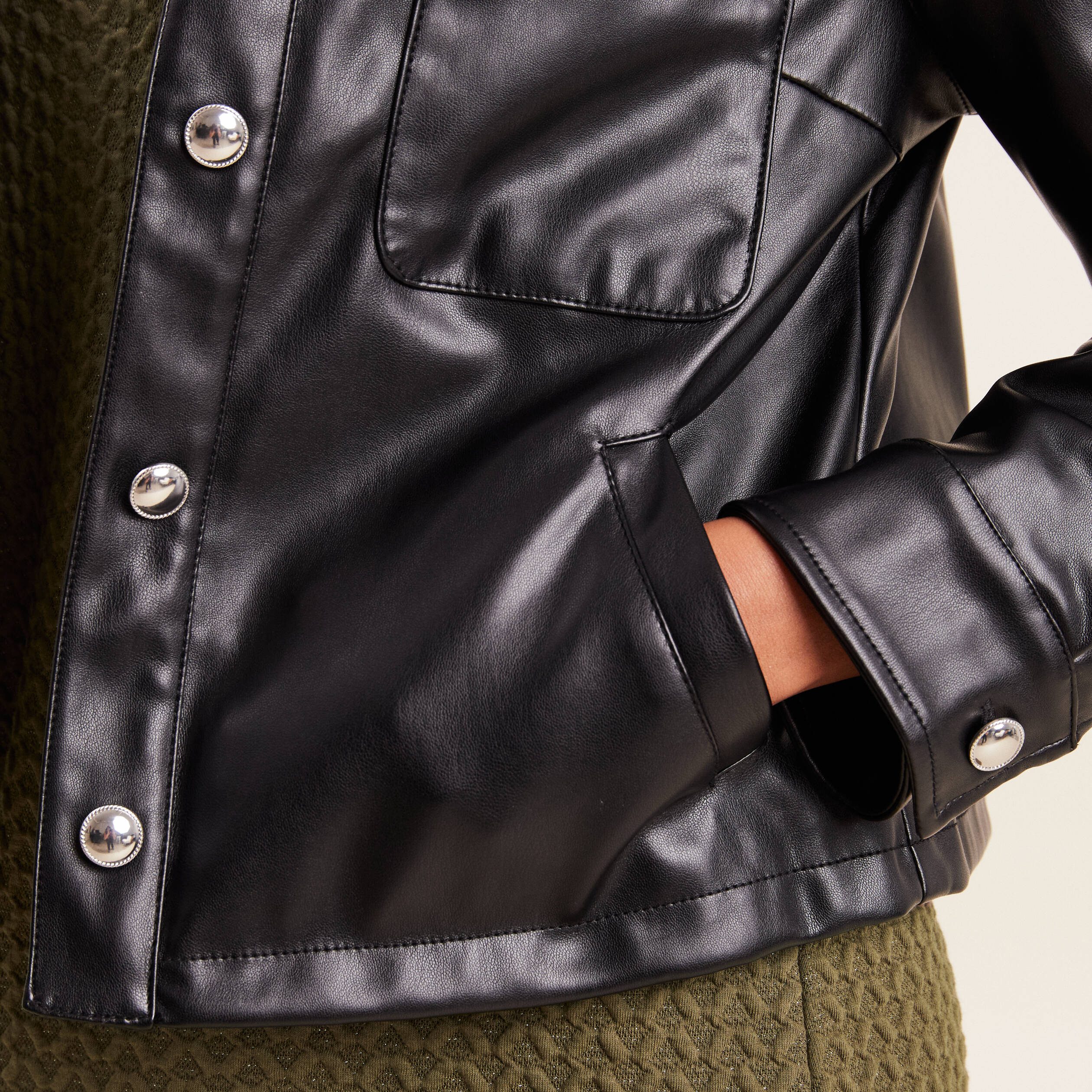 Blouson cintré simili cuir noir femme