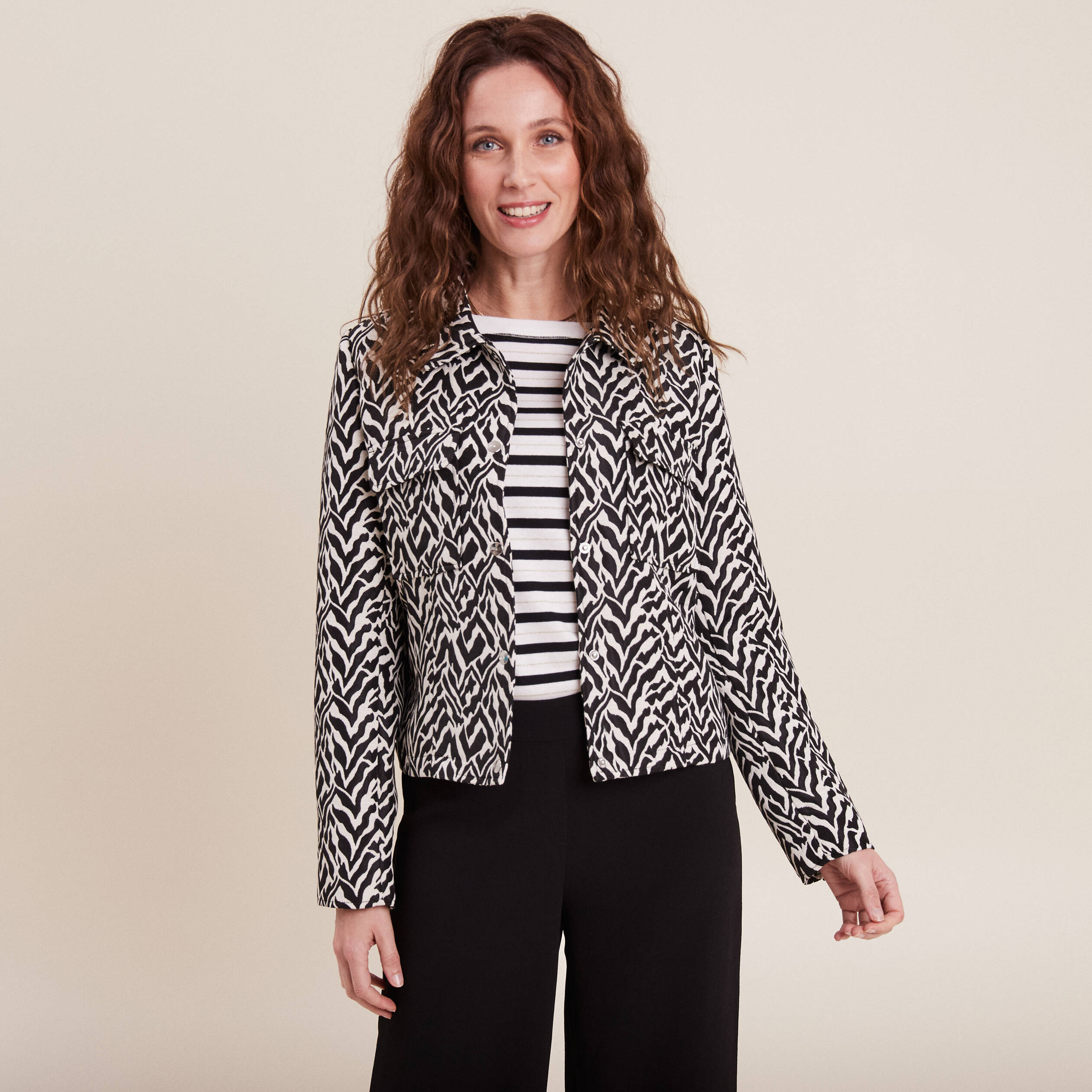 Veste droite courte noir femme