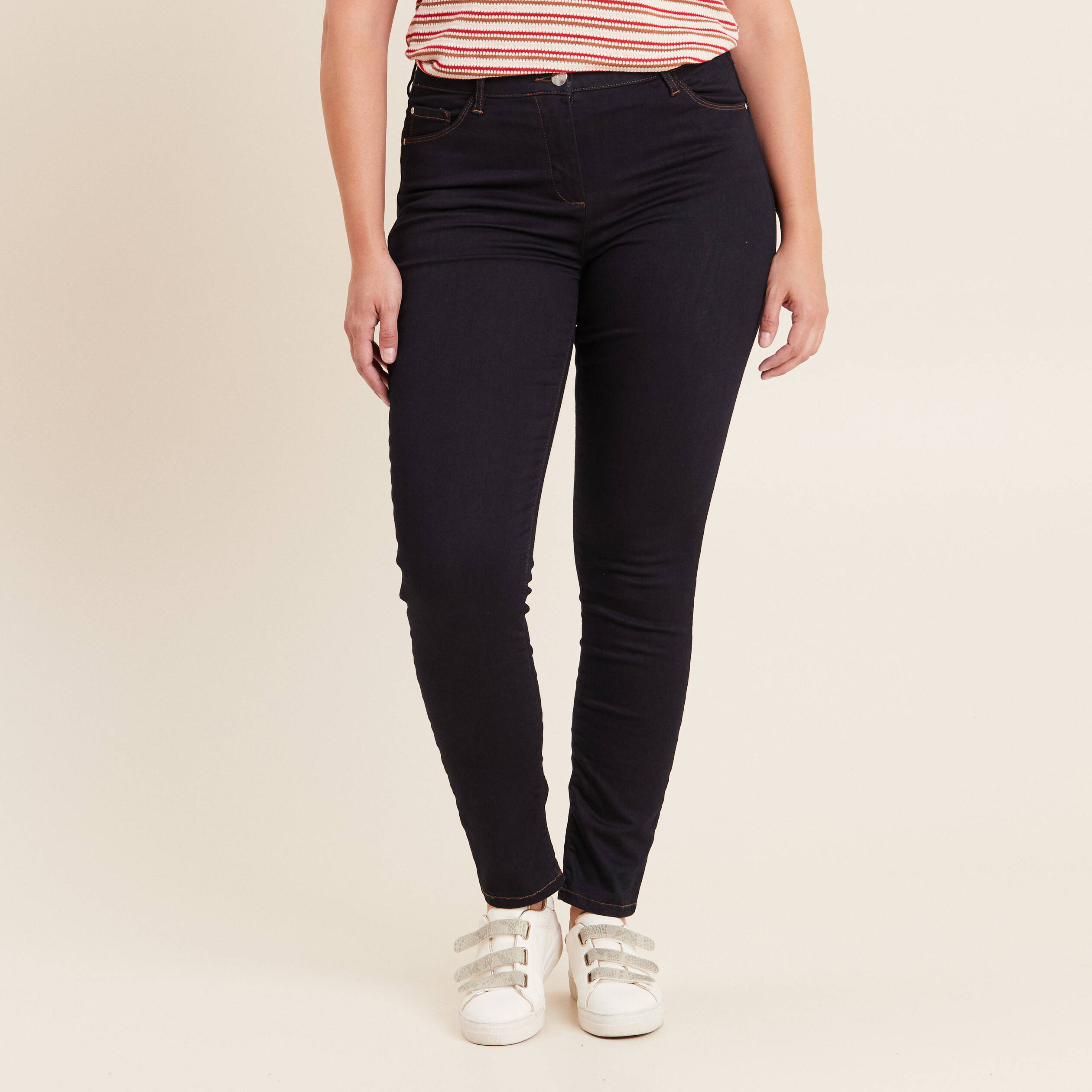 Jean magique L'Unique coupe ajust&eacute;e denim brut femme