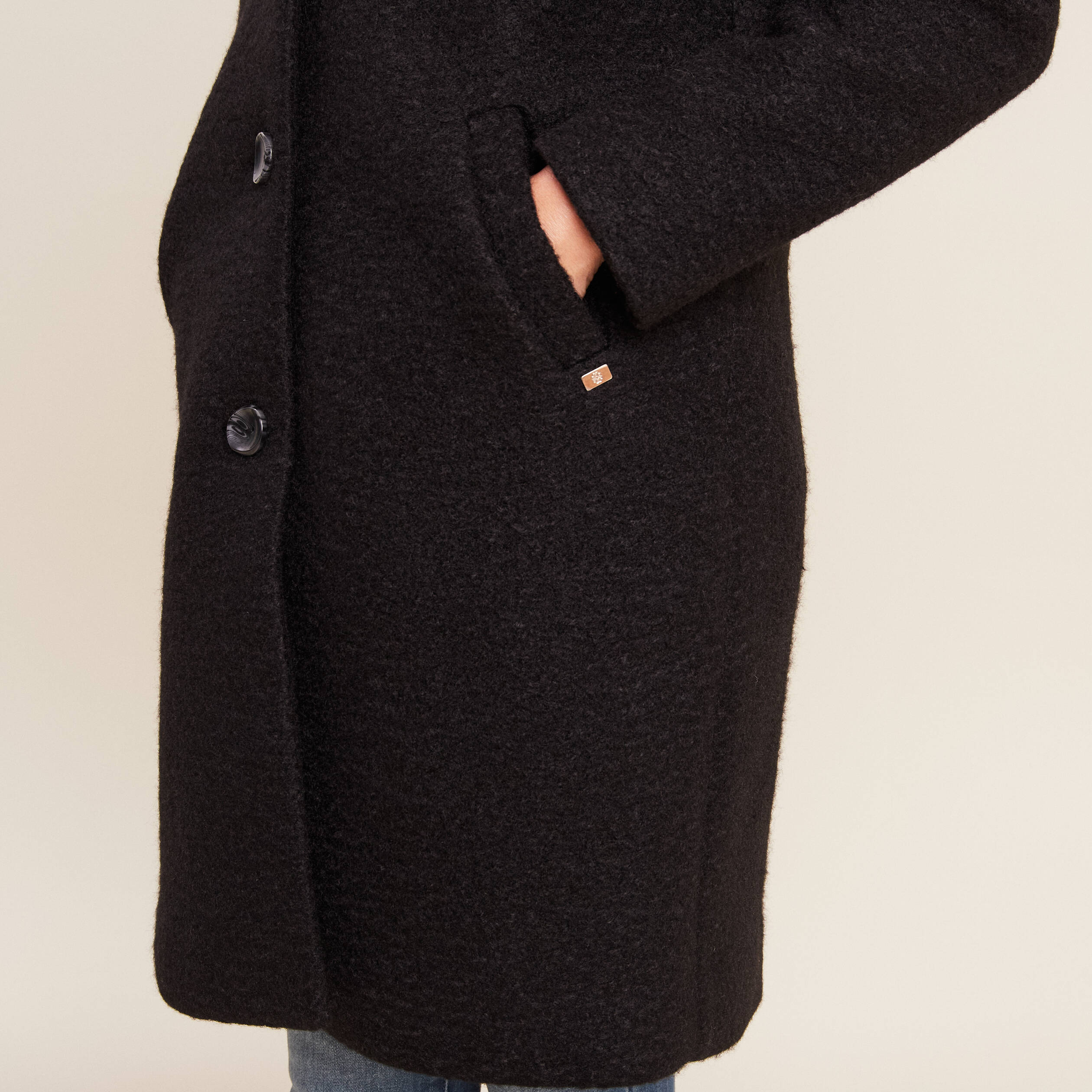 Manteau long boutonné noir femme