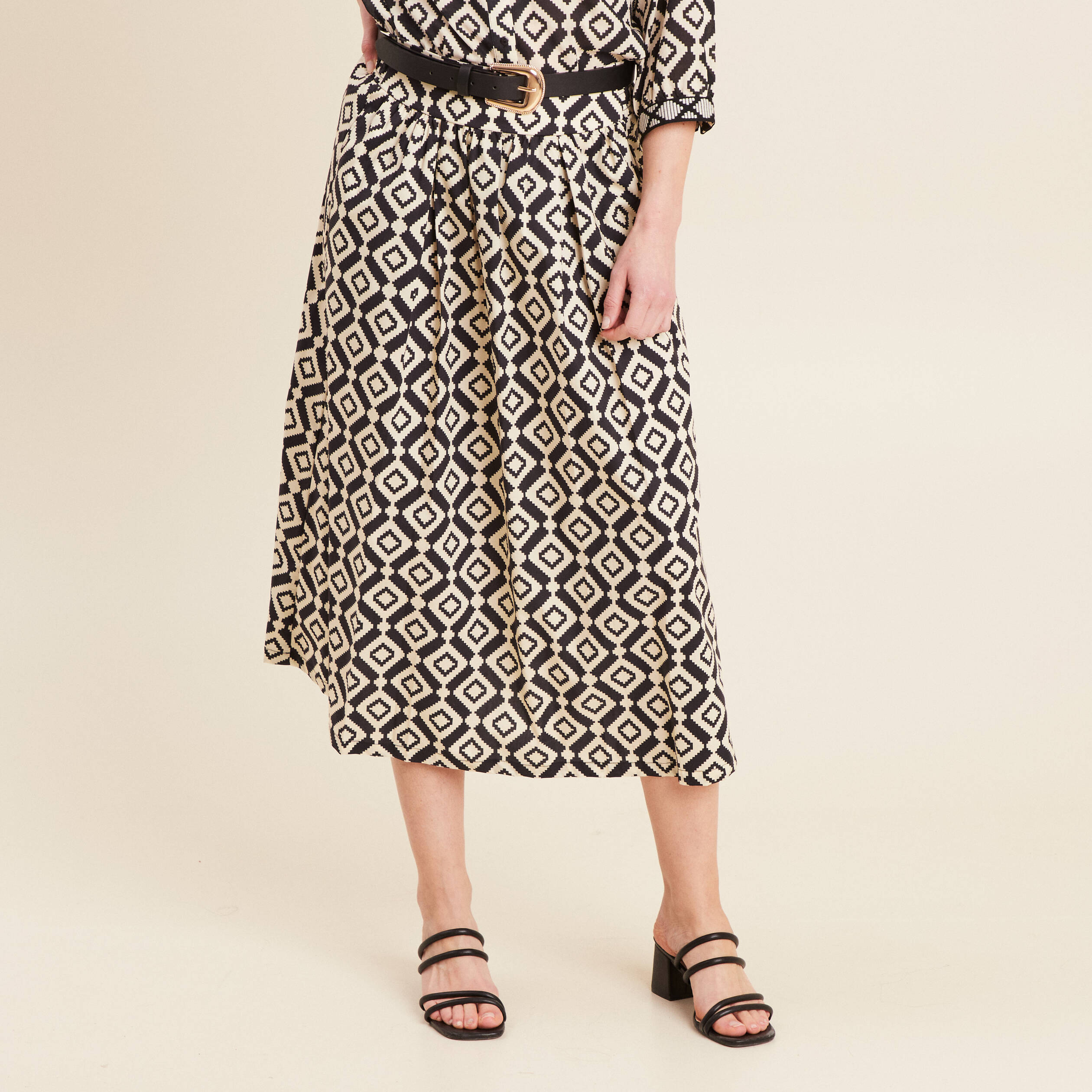 Jupe longue &eacute;vas&eacute;e noir femme