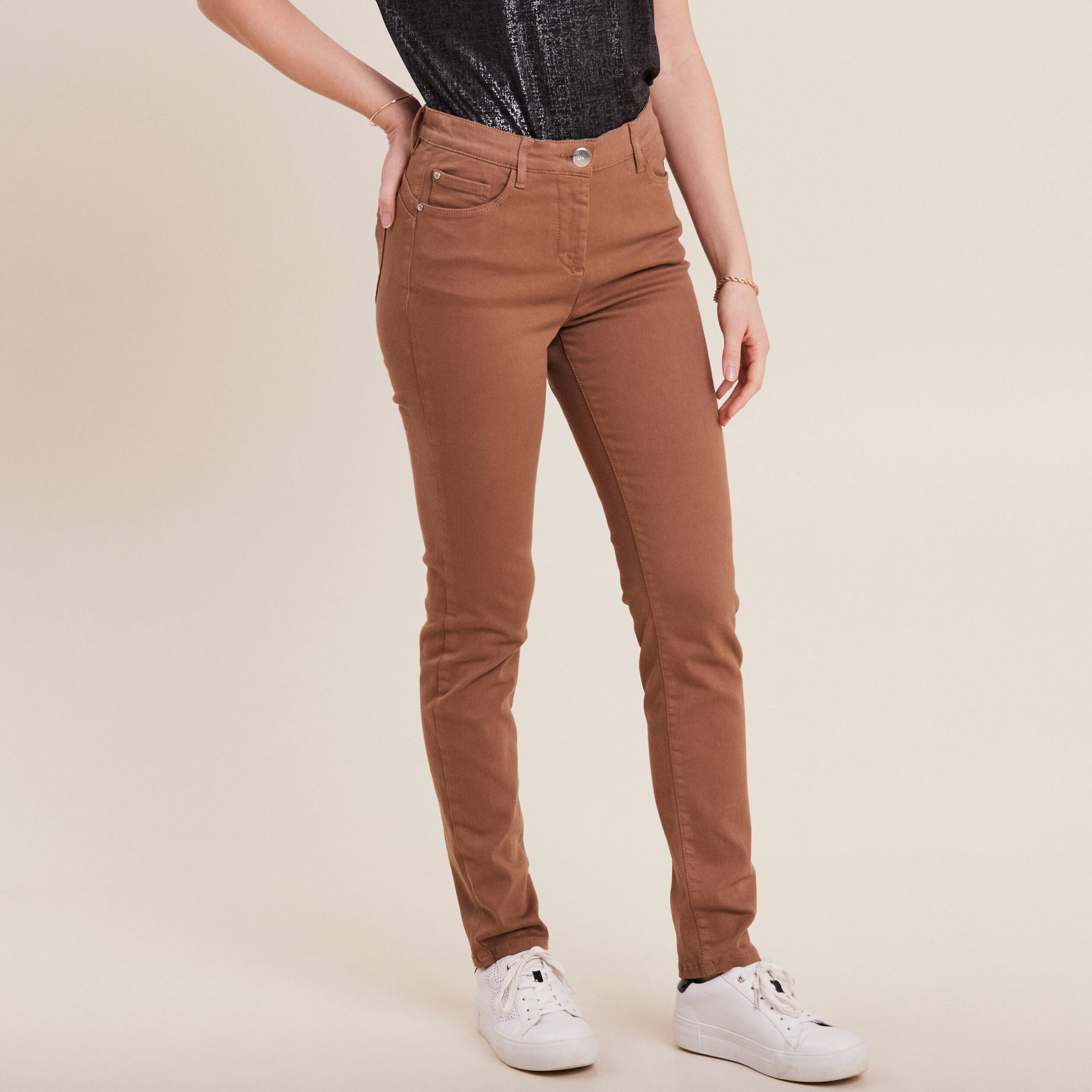 Jean magique ajusté taille standard marron femme