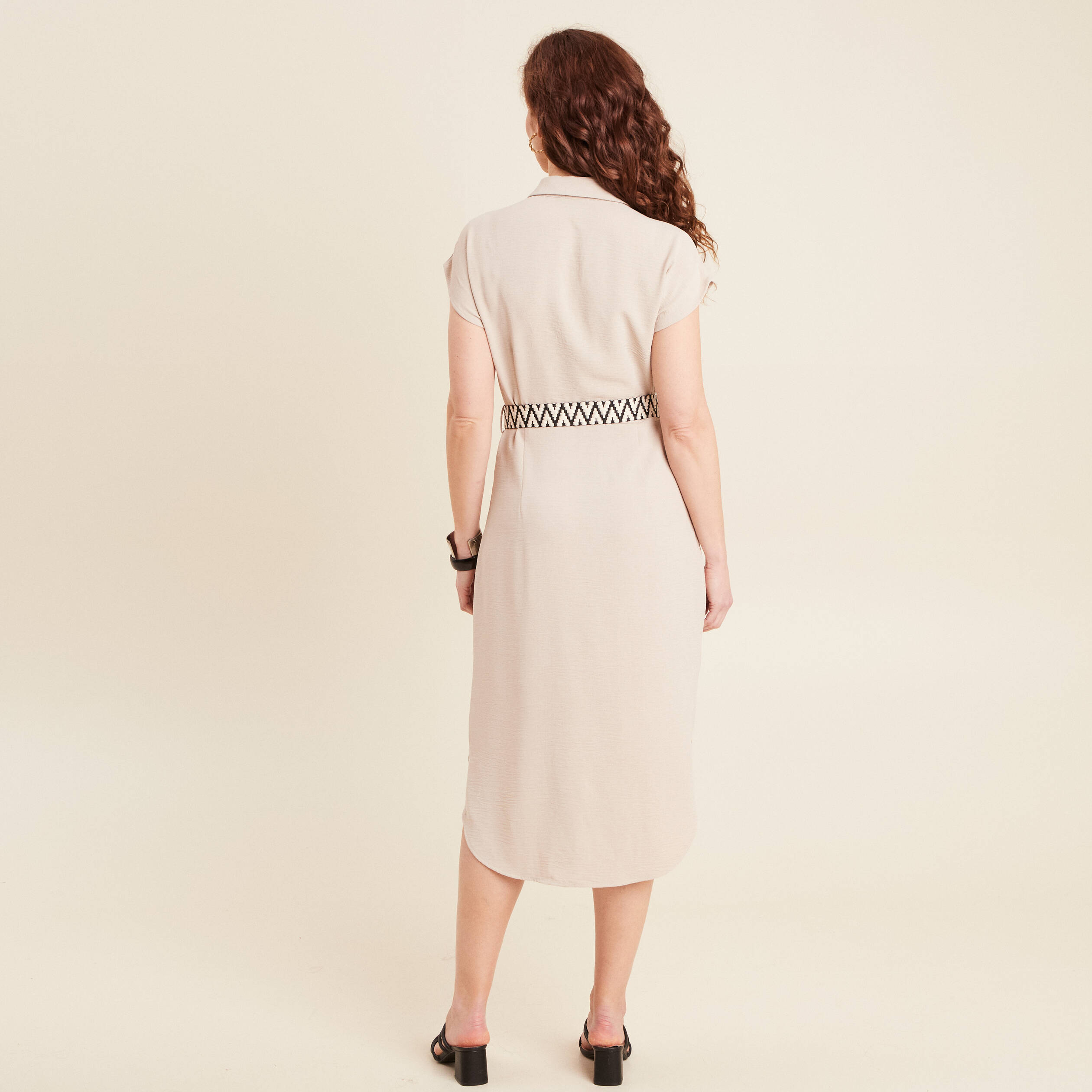 Robe chemise droite ceinturée sable femme