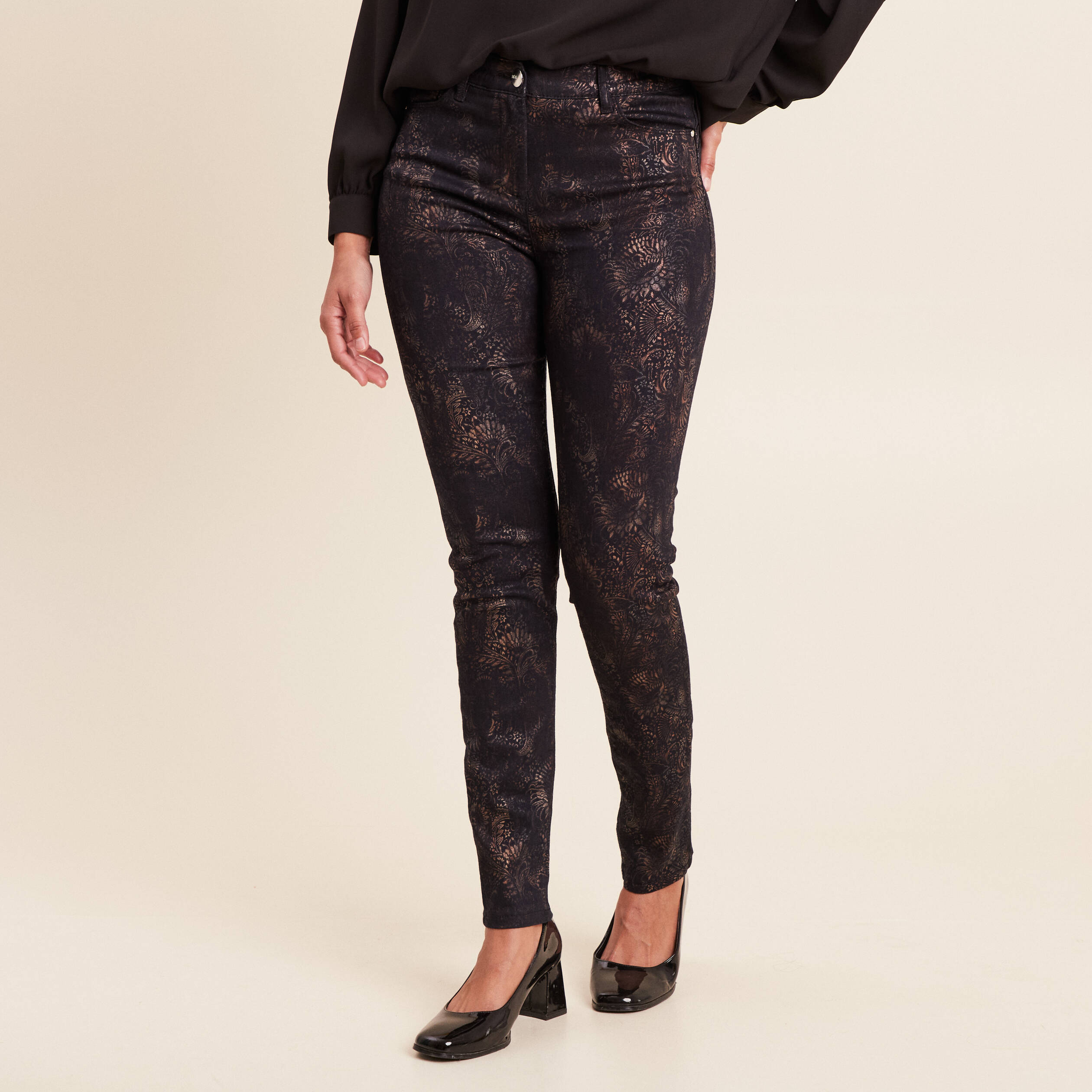 Pantalon magique L'Unique coupe ajust&eacute;e denim brut femme