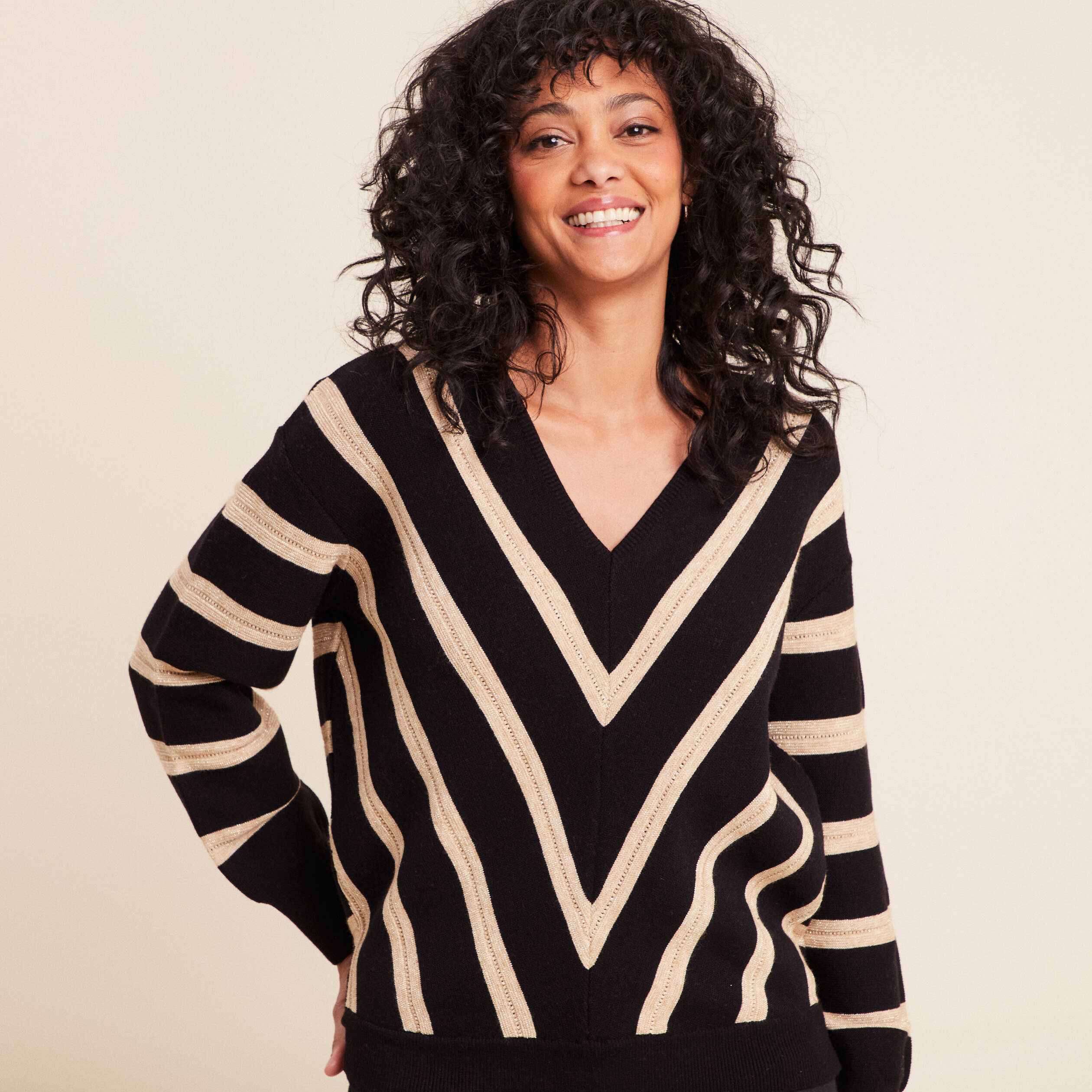 Pull droit court col v manches longues bleu femme