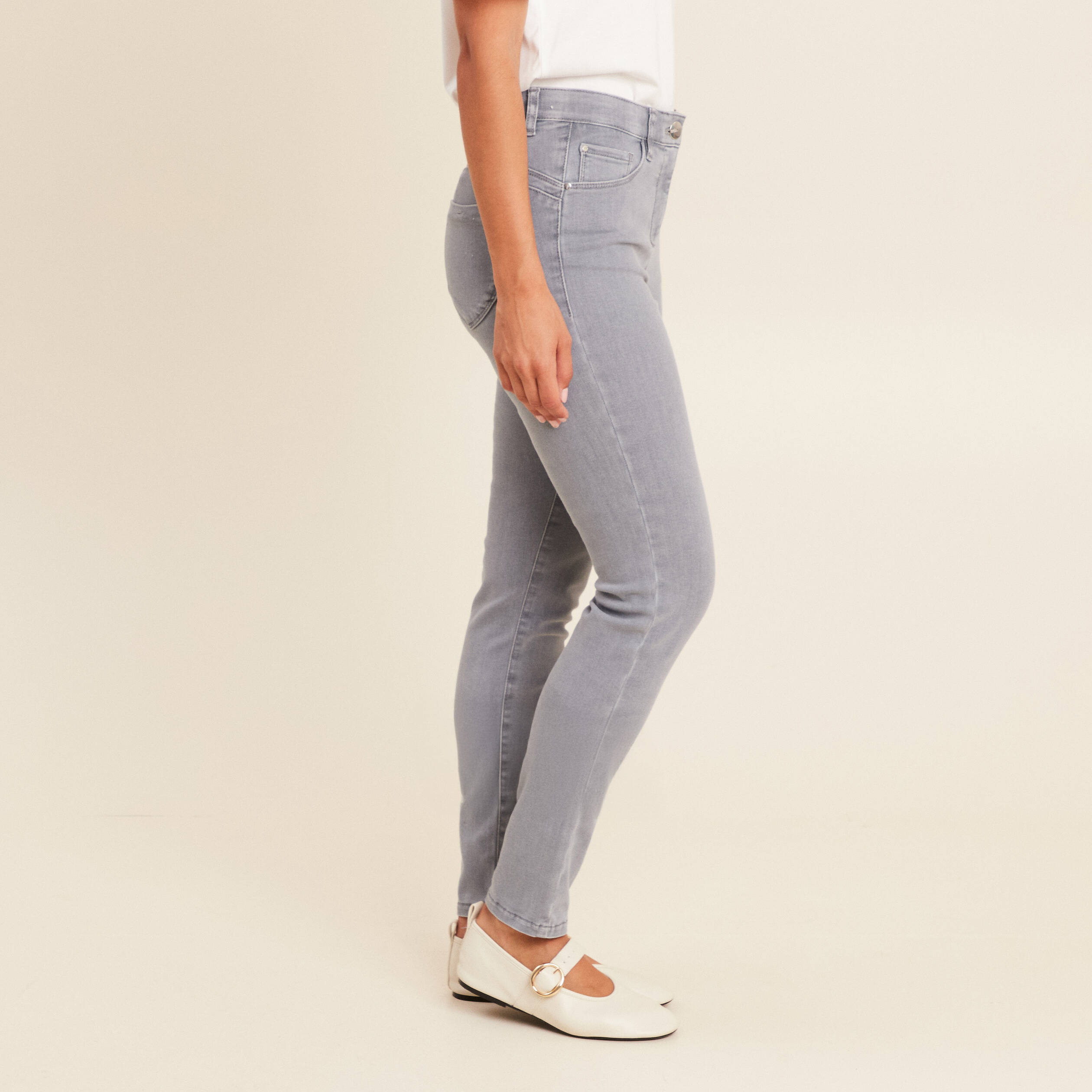 Jean magique L'Unique coupe ajust&eacute;e denim gris femme