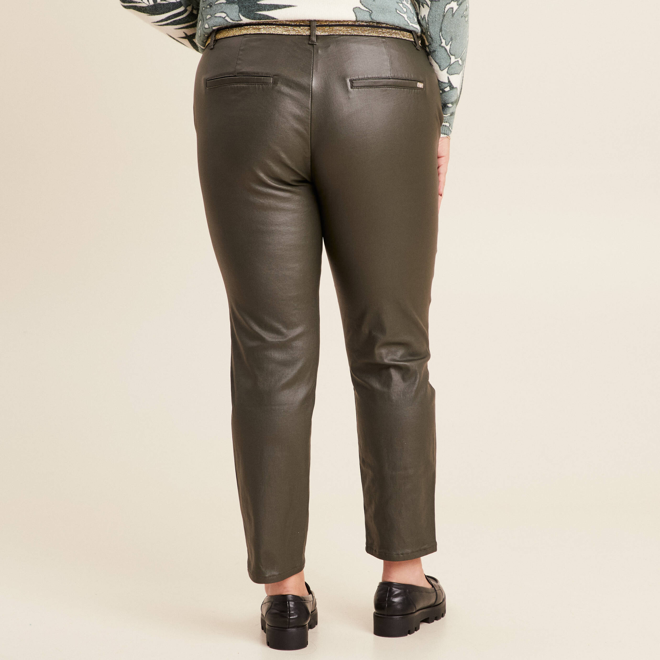 Pantalon ajusté enduit 7/8ème vert kaki femme