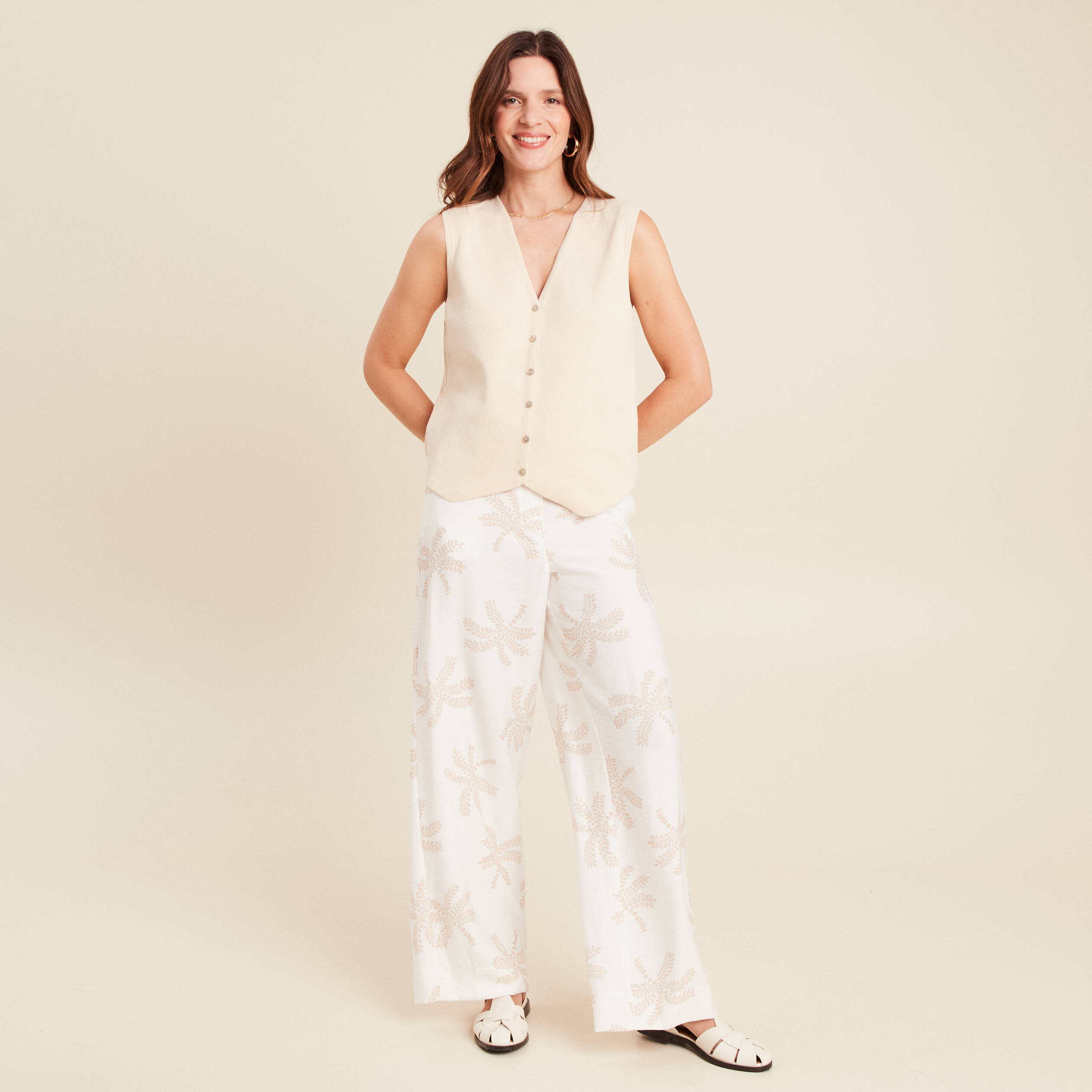 pull cintre court col v beige femme Pull cintré court col V beige femme