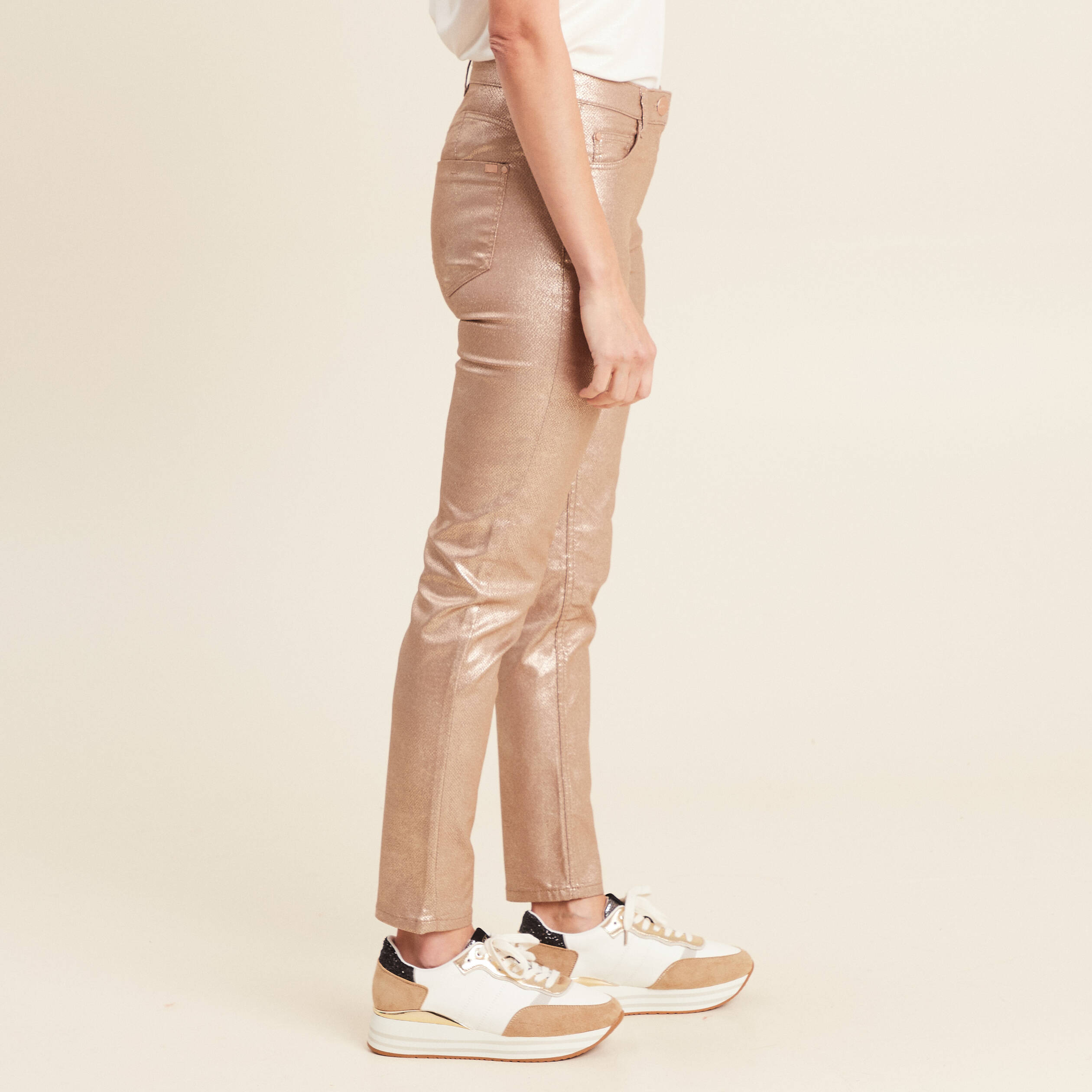 Pantalon ajusté enduit 7/8ème couleur or femme