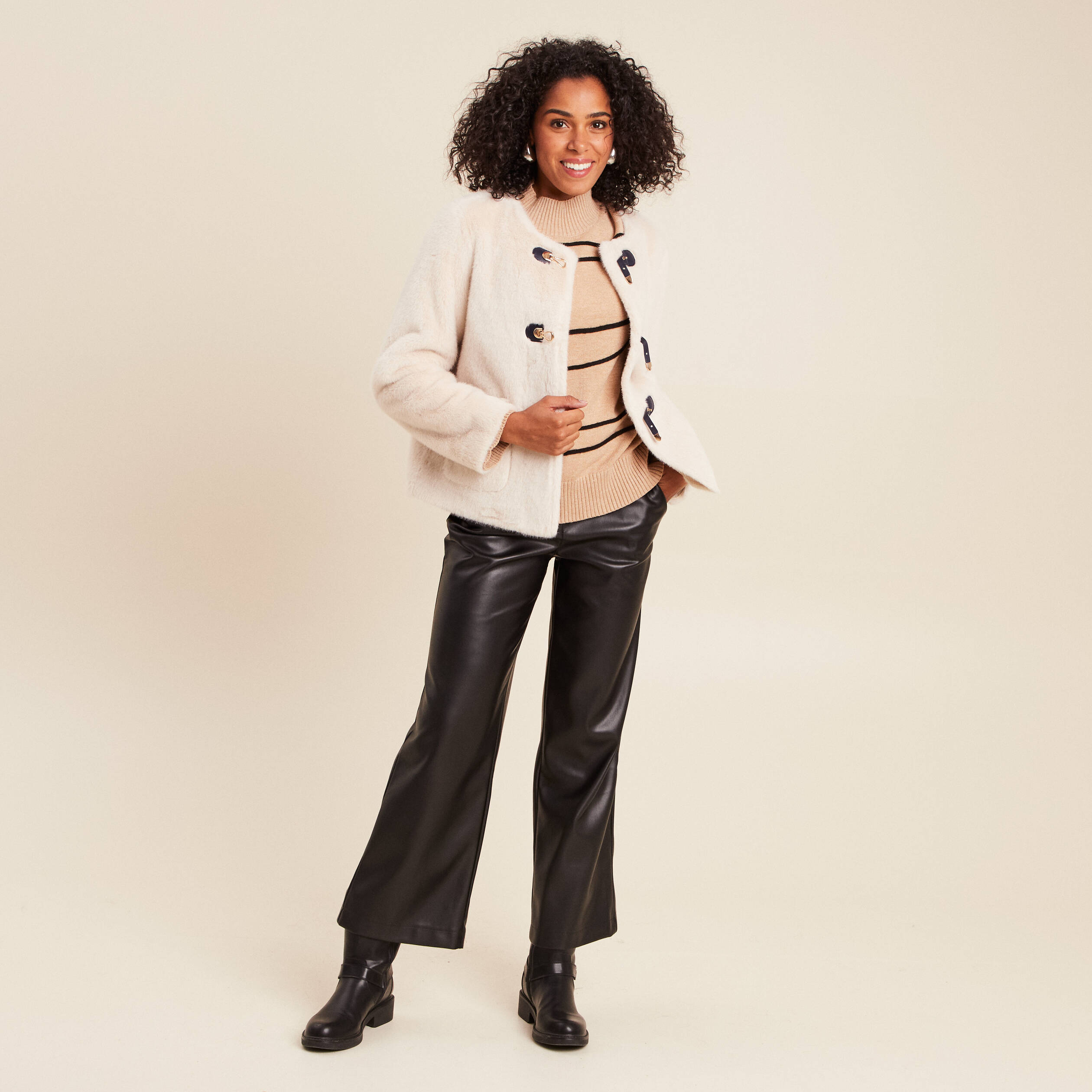 Manteau sans col en fausse fourrure ivoire femme