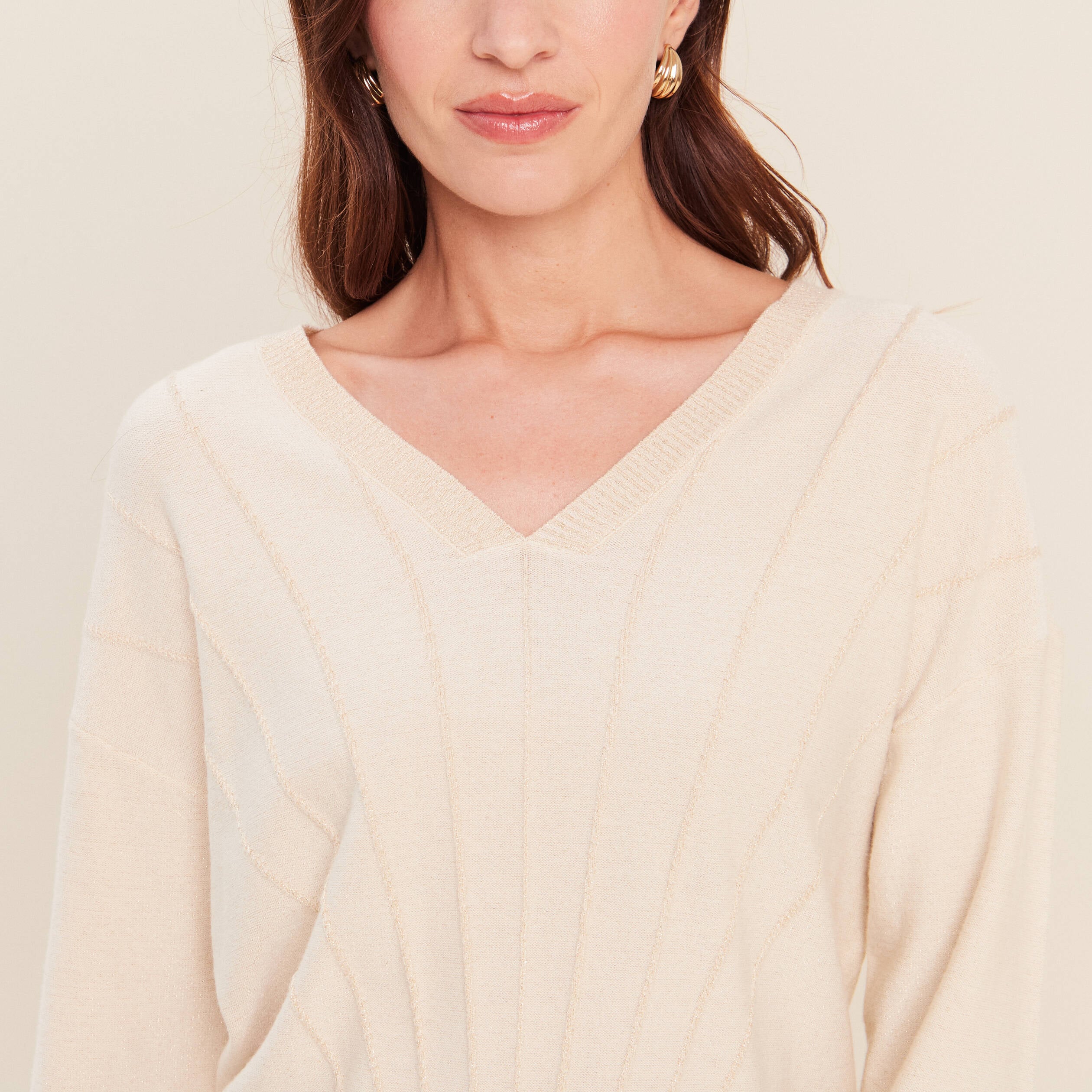 Pull ajust&eacute; col v manches longues couleur or femme