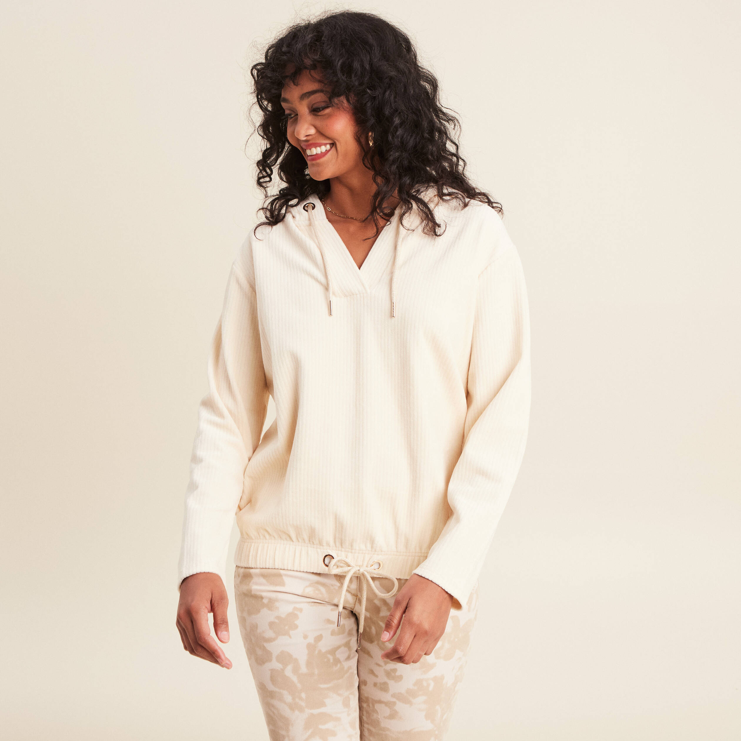 Sweat velours à capuche ivoire femme
