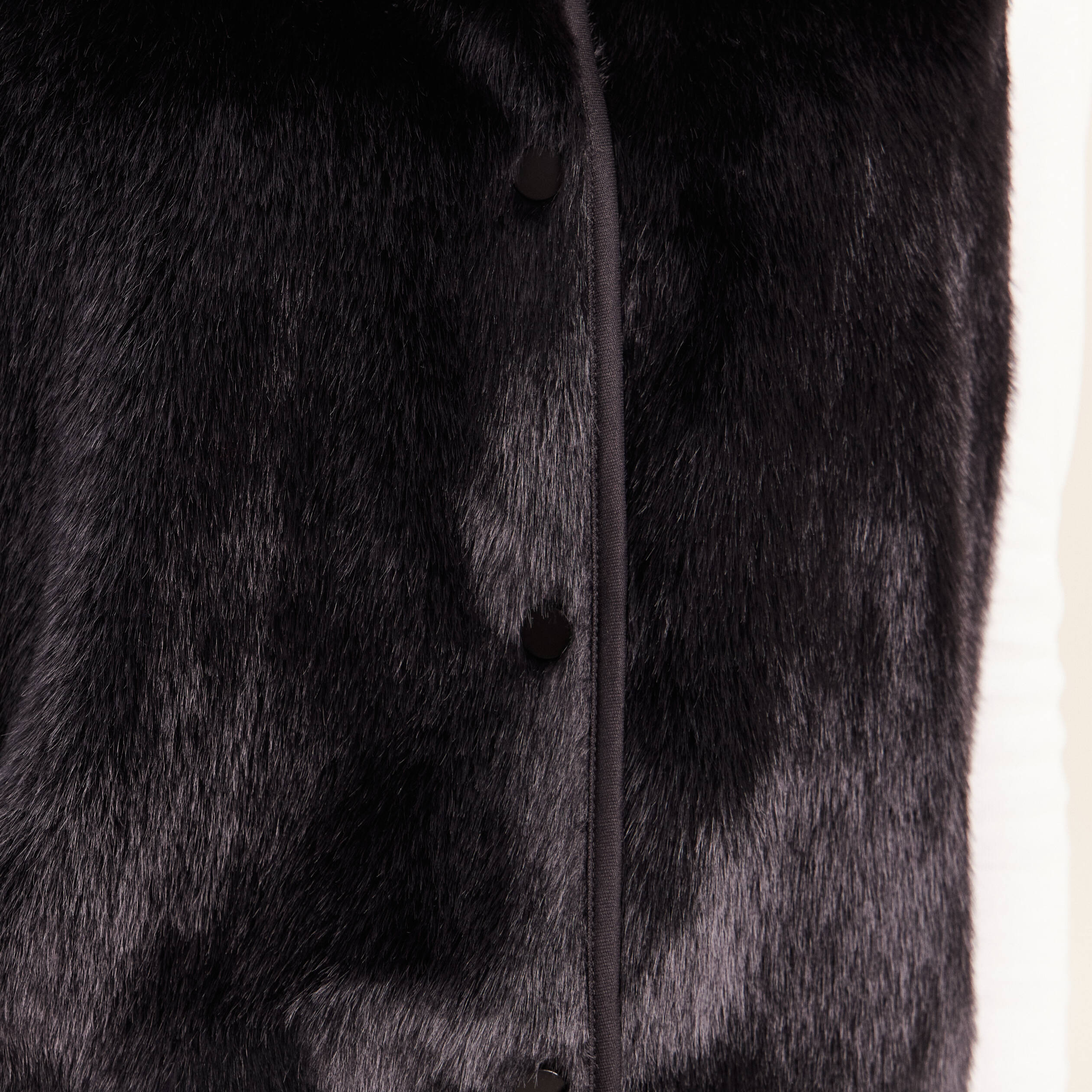 Gilet droit sans manches fausse fourrure noir femme