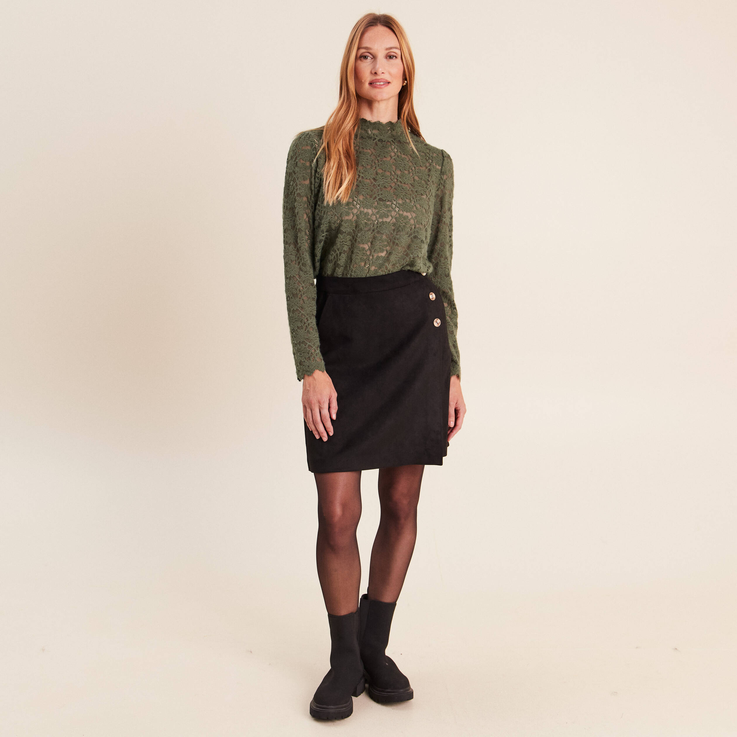T-shirt cintr&eacute; col montant dentelle vert kaki femme