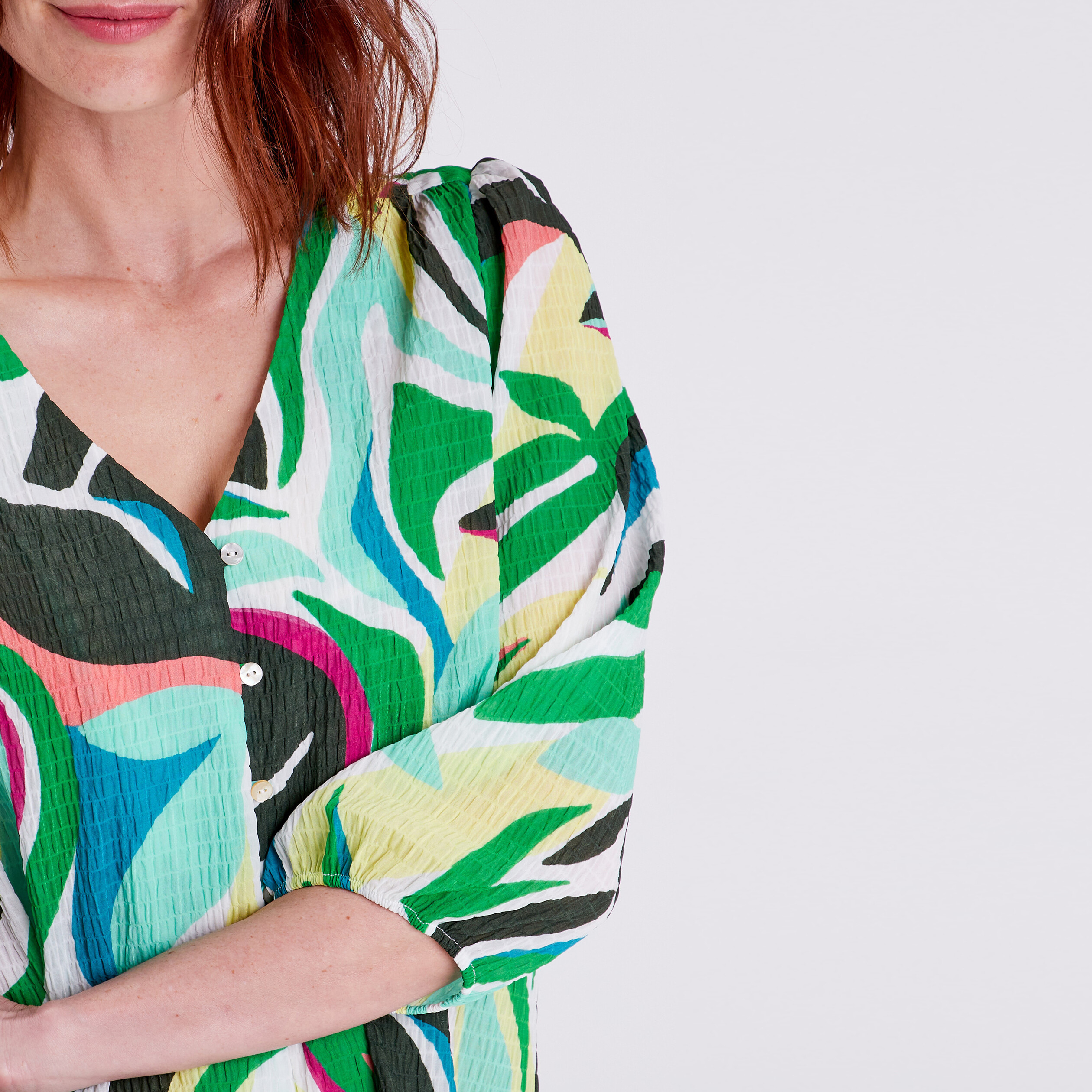 Blouse coupe droite manches 3/4 et motif de fleurs dorées