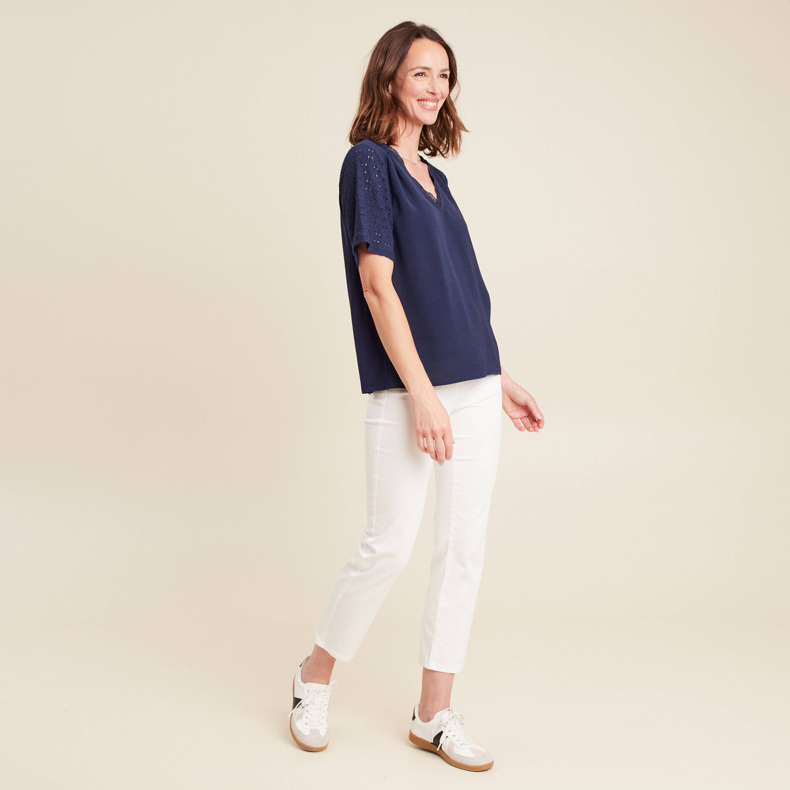 blouse col v manches courtes bleu marine femme Blouse col V manches courtes bleu marine femme