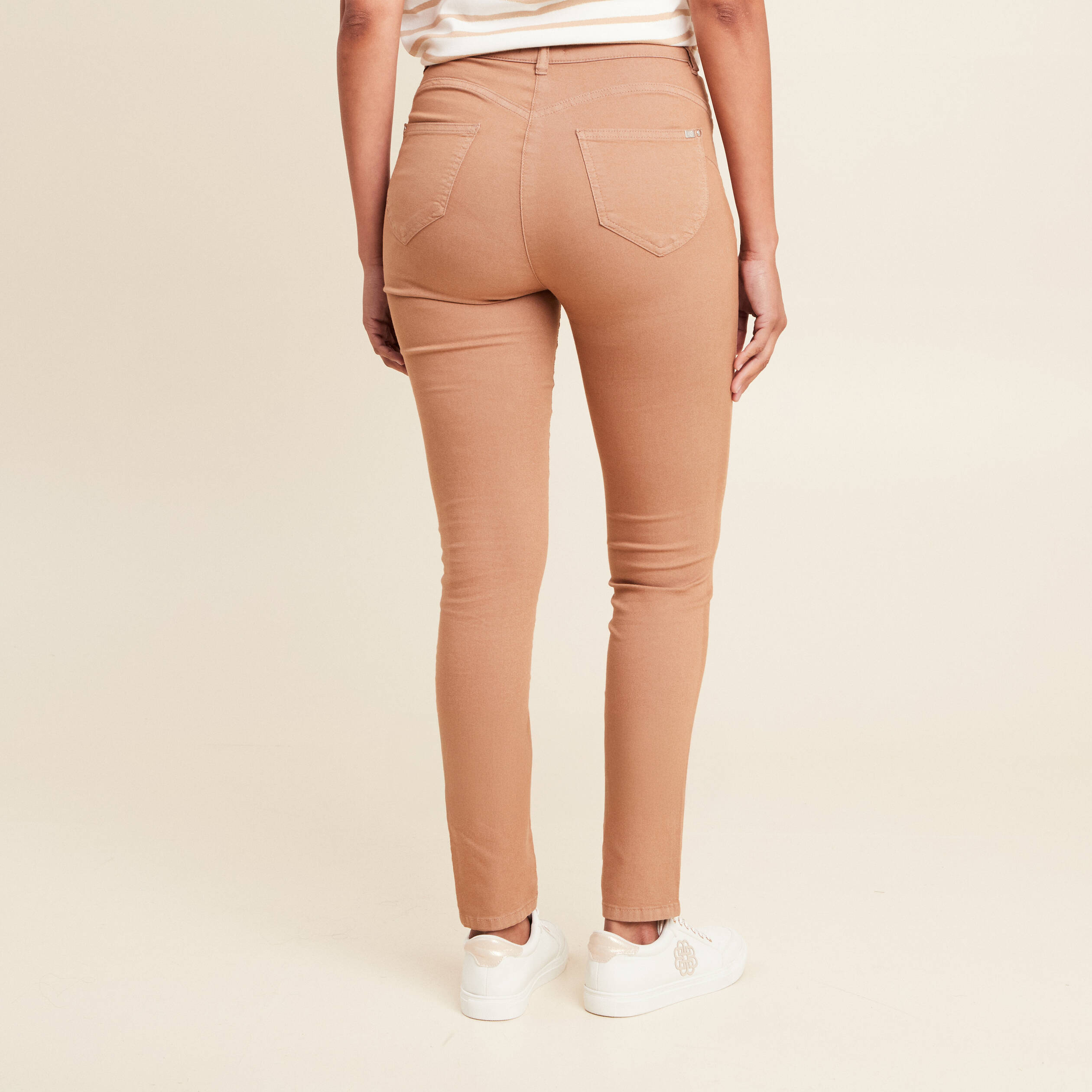 Pantalon magique Le L&eacute;ger coupe ajust&eacute;e marron femme