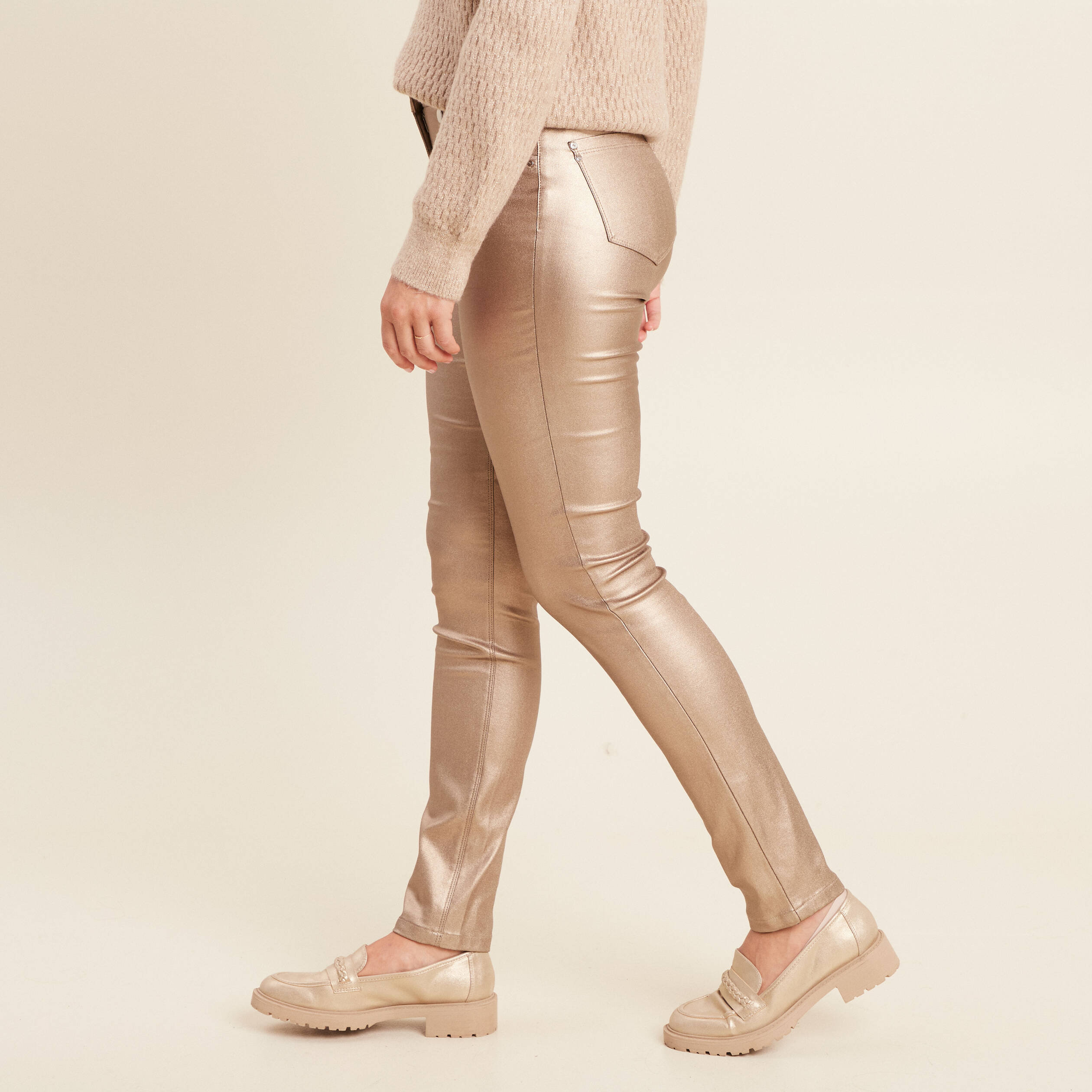 Pantalon ajusté enduit à pont taupe femme