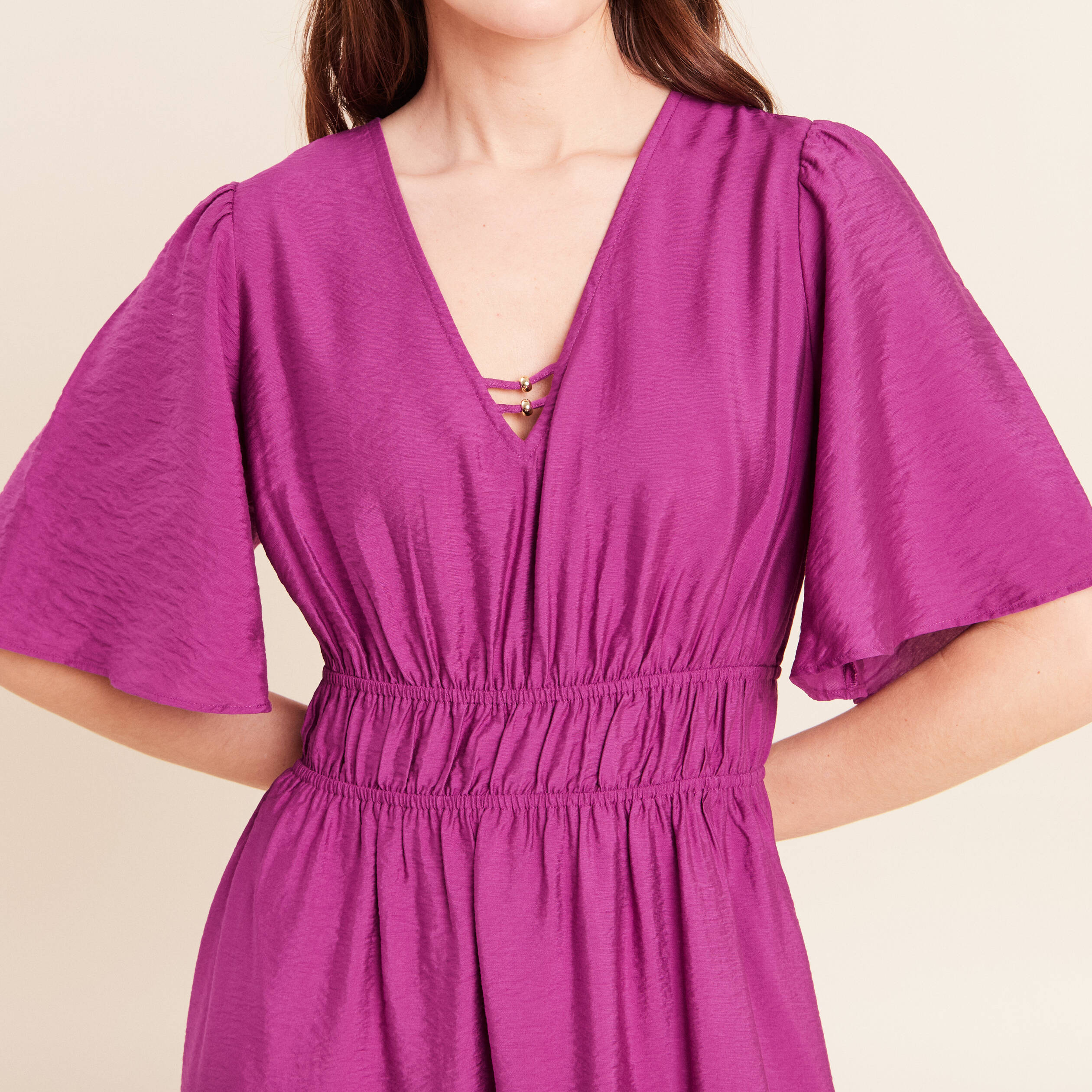 Robe &eacute;vas&eacute;e col v longueur genou violet clair femme