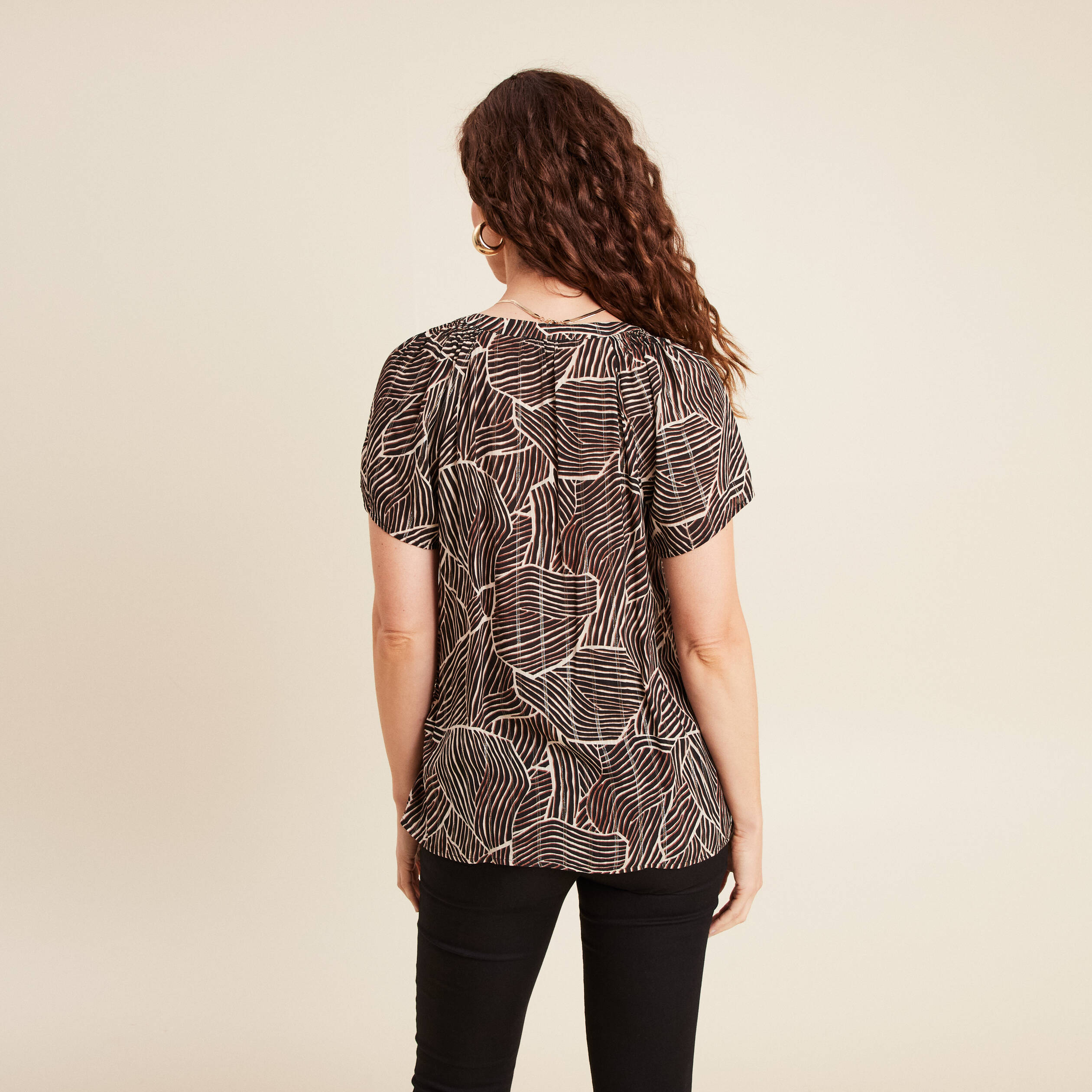 Blouse fluide col v manches courtes noir femme